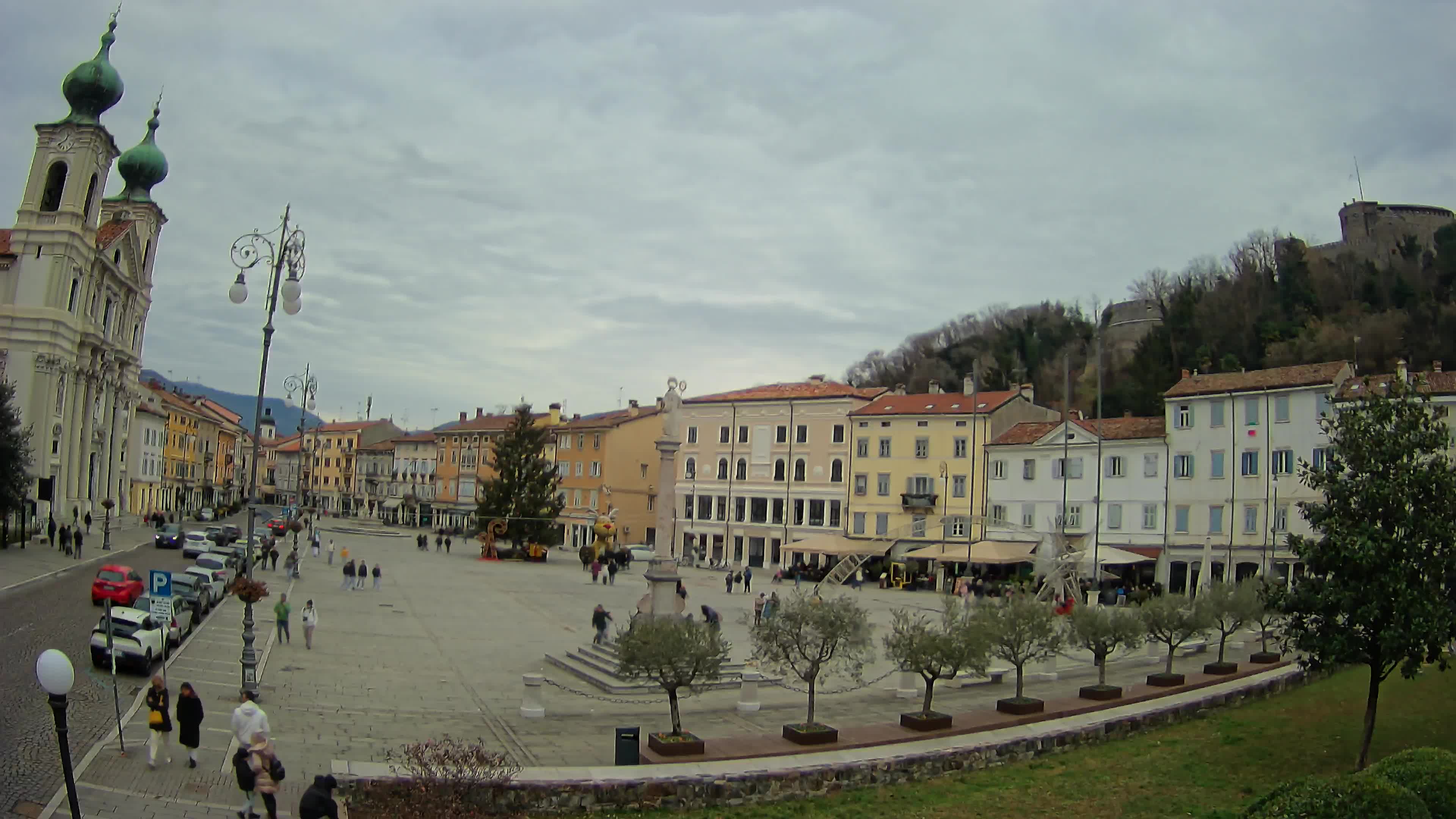 Gorizia Piazza della Vittoria e chiesa di S. Ignazio