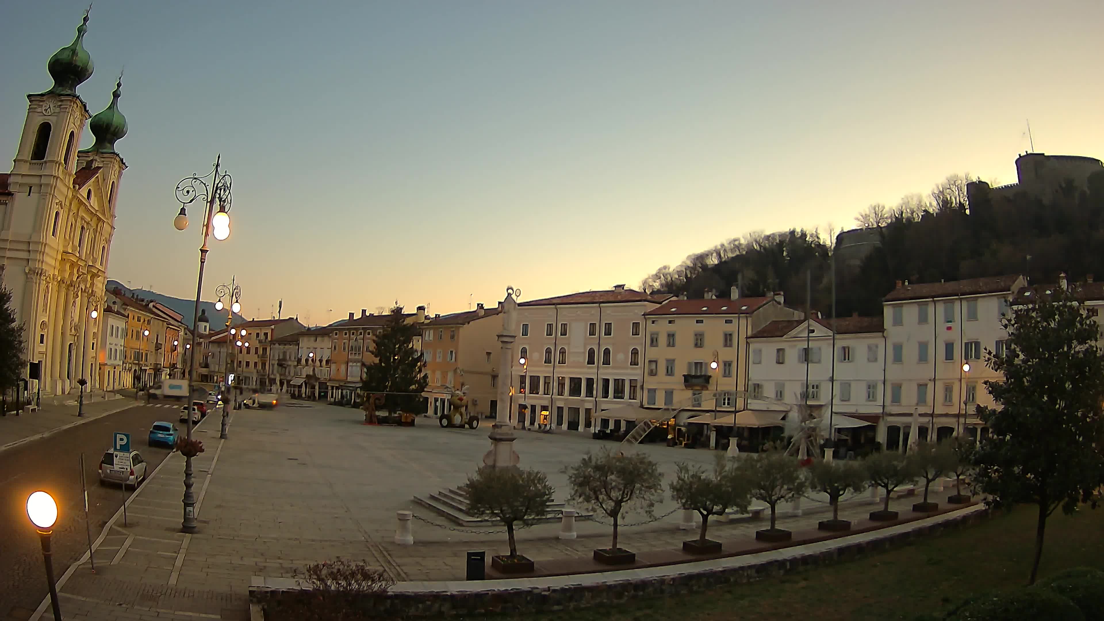 Kamera Gorica Travnik in cerkev sv. Ignacija