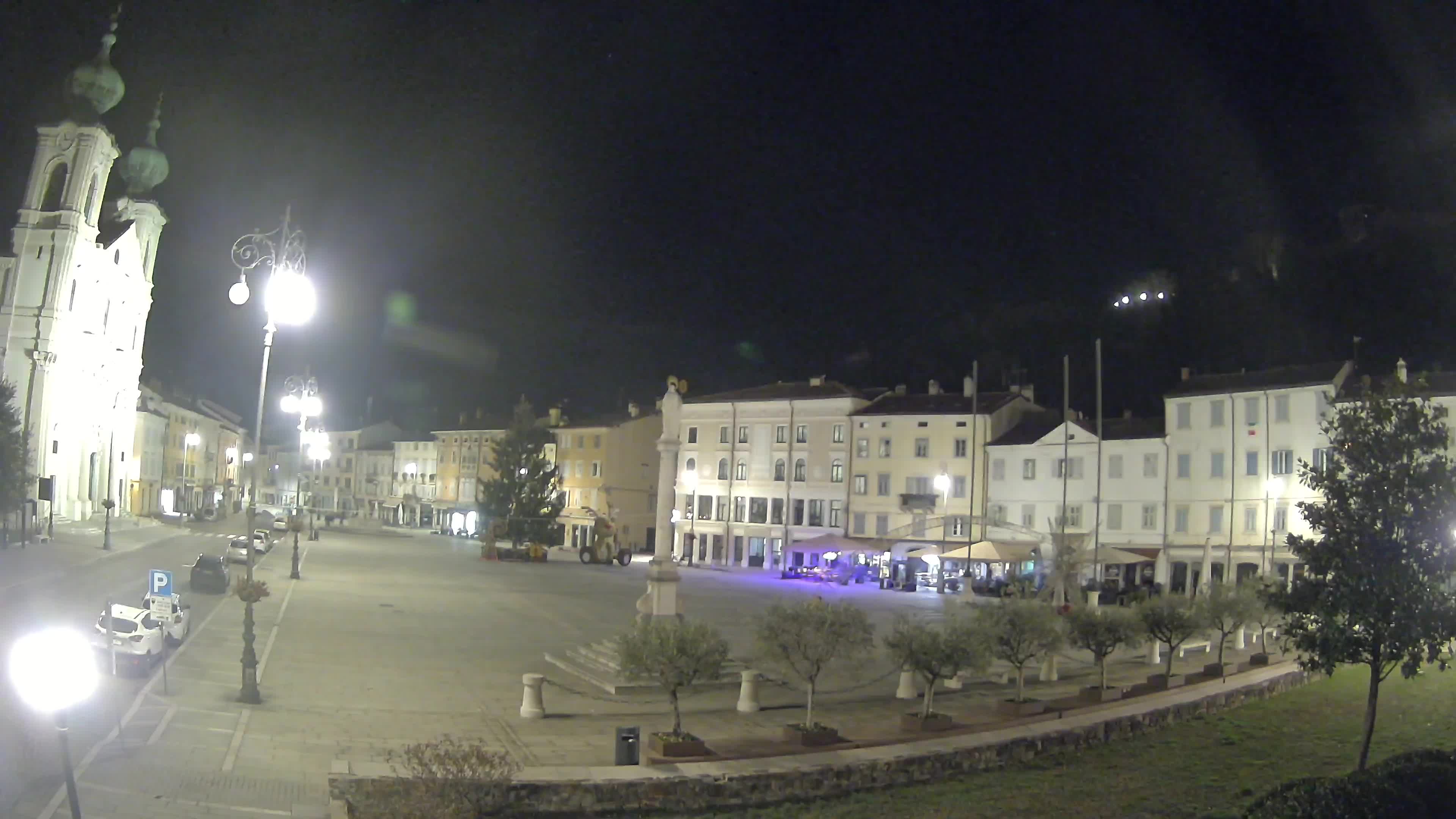 Kamera Gorica Travnik in cerkev sv. Ignacija