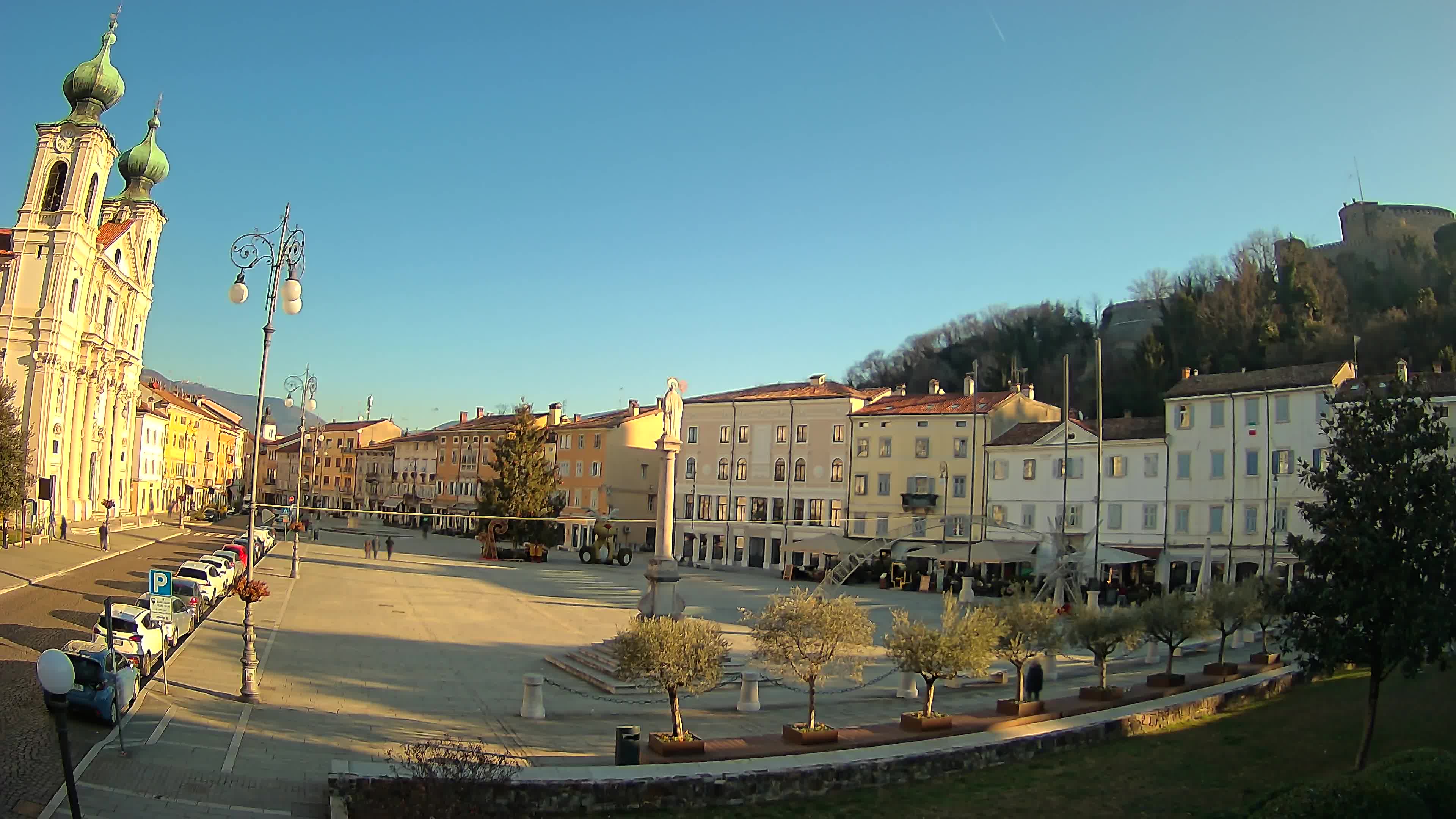 Gorizia Piazza della Vittoria e chiesa di S. Ignazio