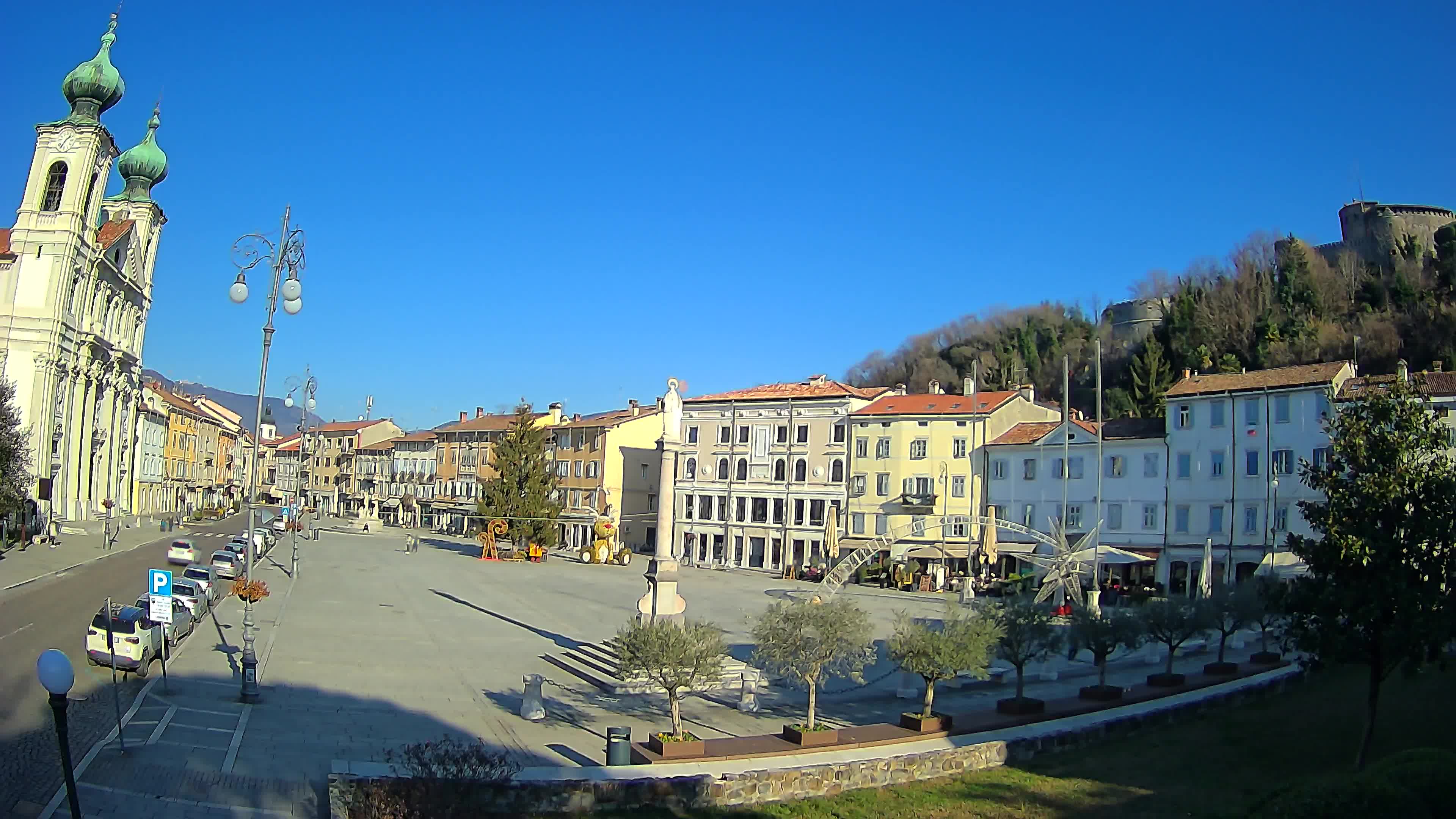 Gorizia Piazza della Vittoria e chiesa di S. Ignazio
