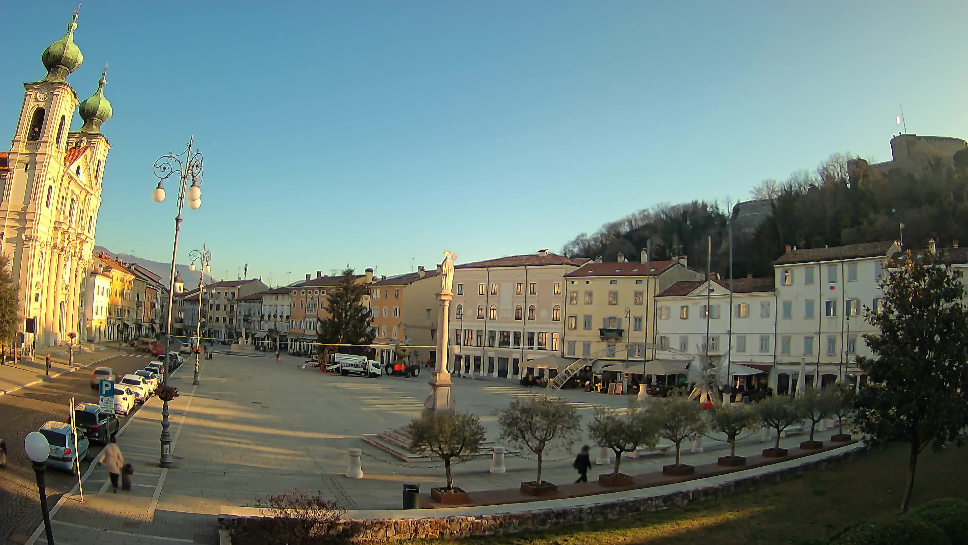 Gorizia Piazza della Vittoria e chiesa di S. Ignazio