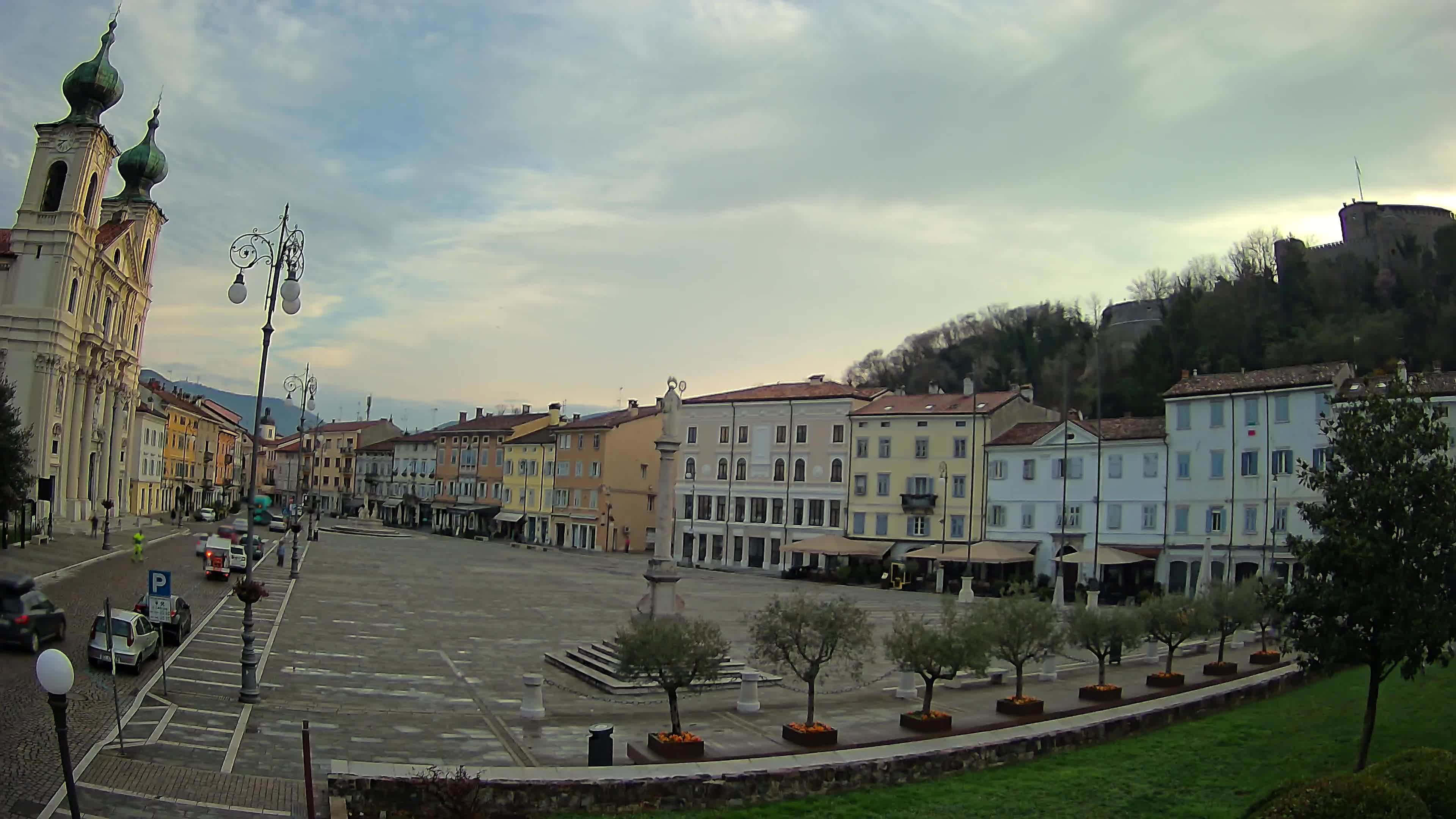 Gorizia Piazza della Vittoria e chiesa di S. Ignazio