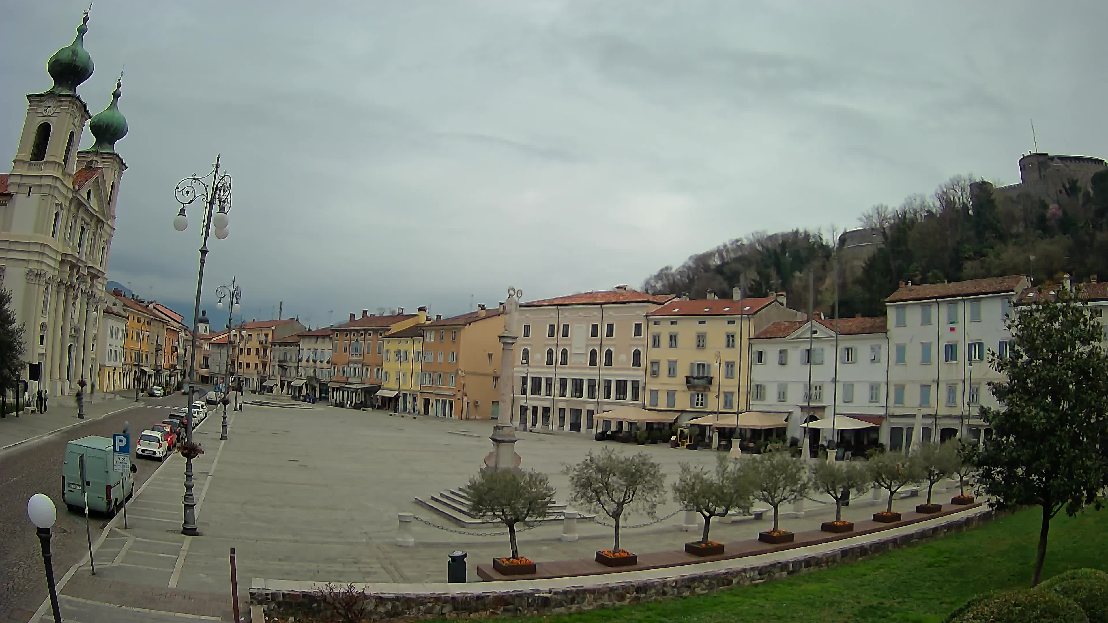 Gorizia Piazza della Vittoria e chiesa di S. Ignazio