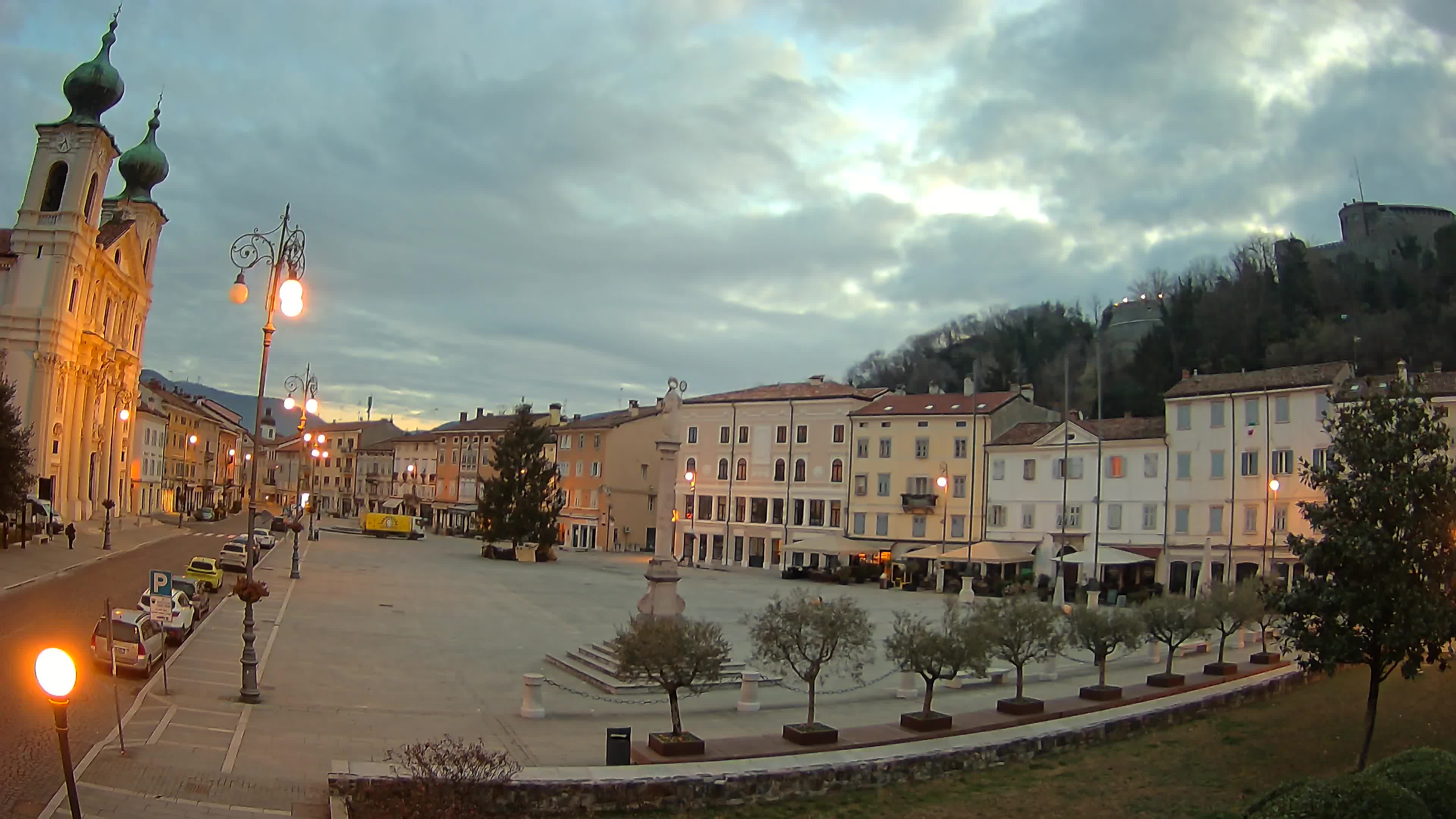 Gorizia – Plaza Vittoria – iglesia de San Pedro. Ignacio