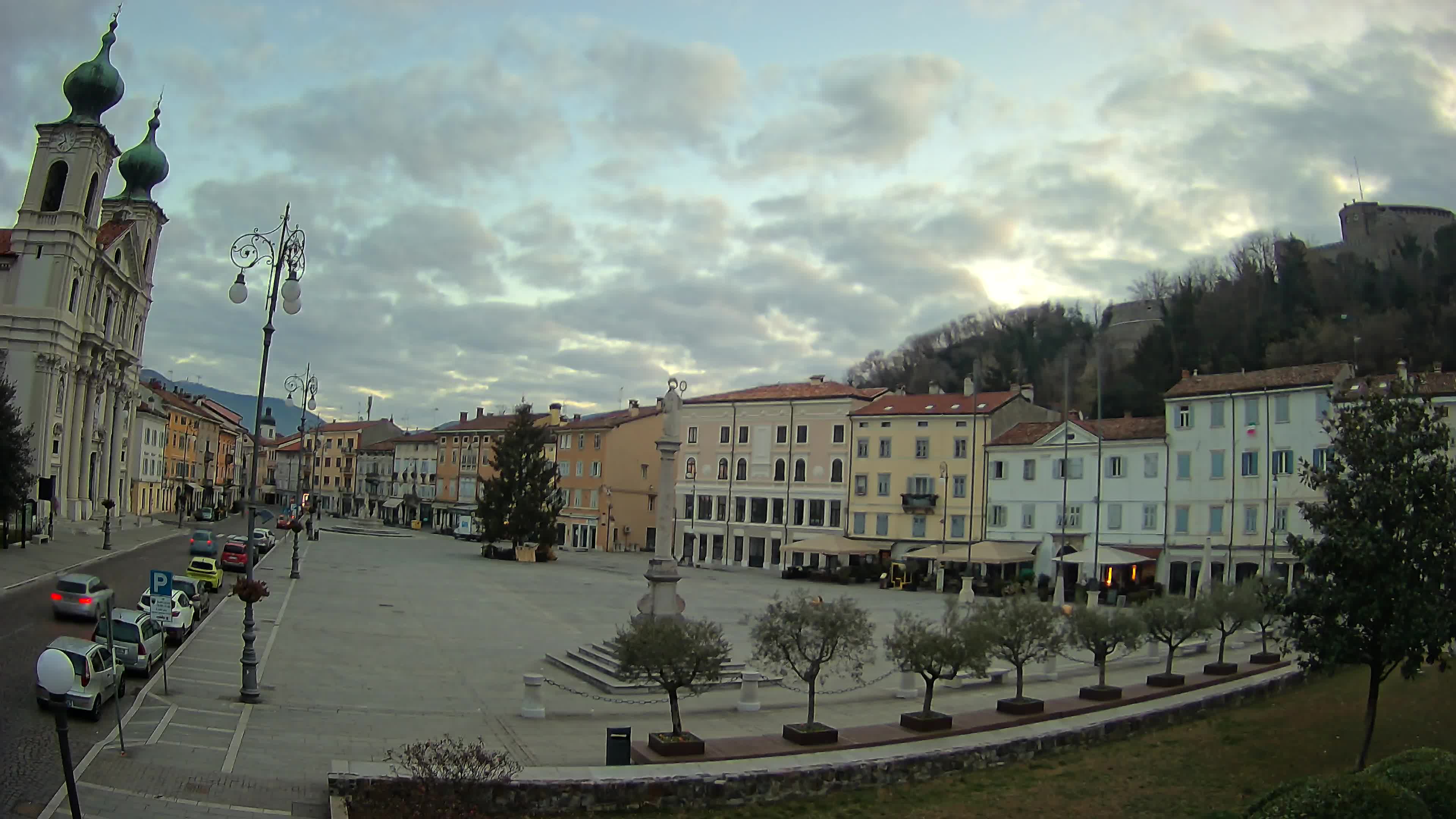 Gorizia Piazza della Vittoria e chiesa di S. Ignazio