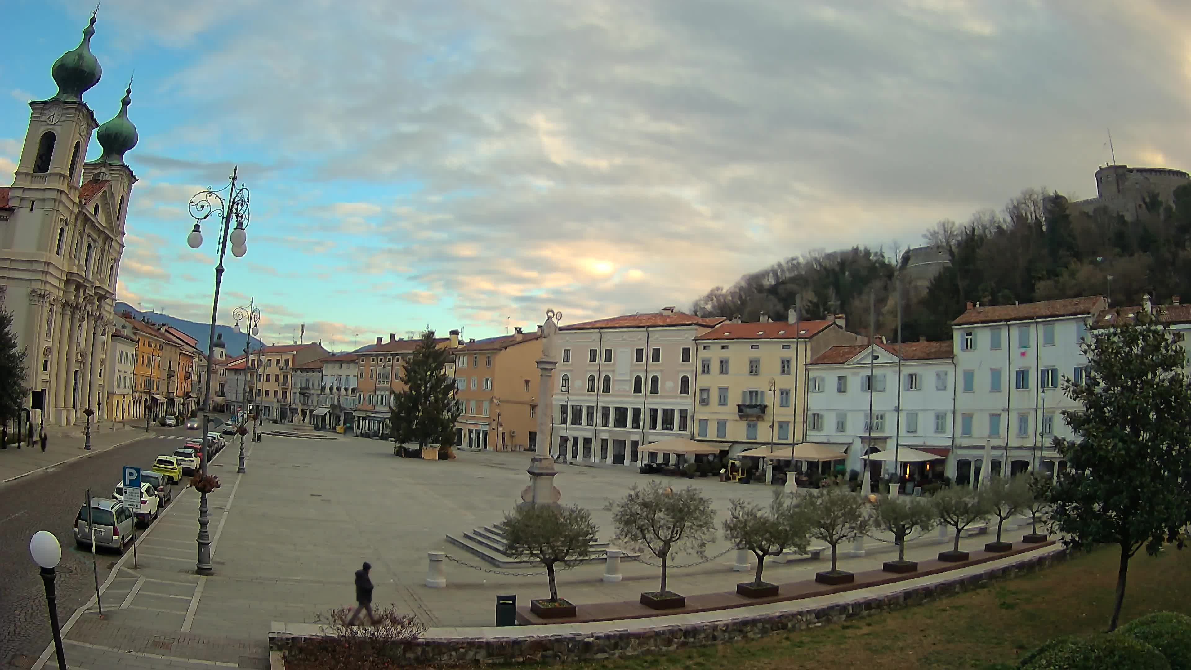 Kamera Gorica Travnik in cerkev sv. Ignacija
