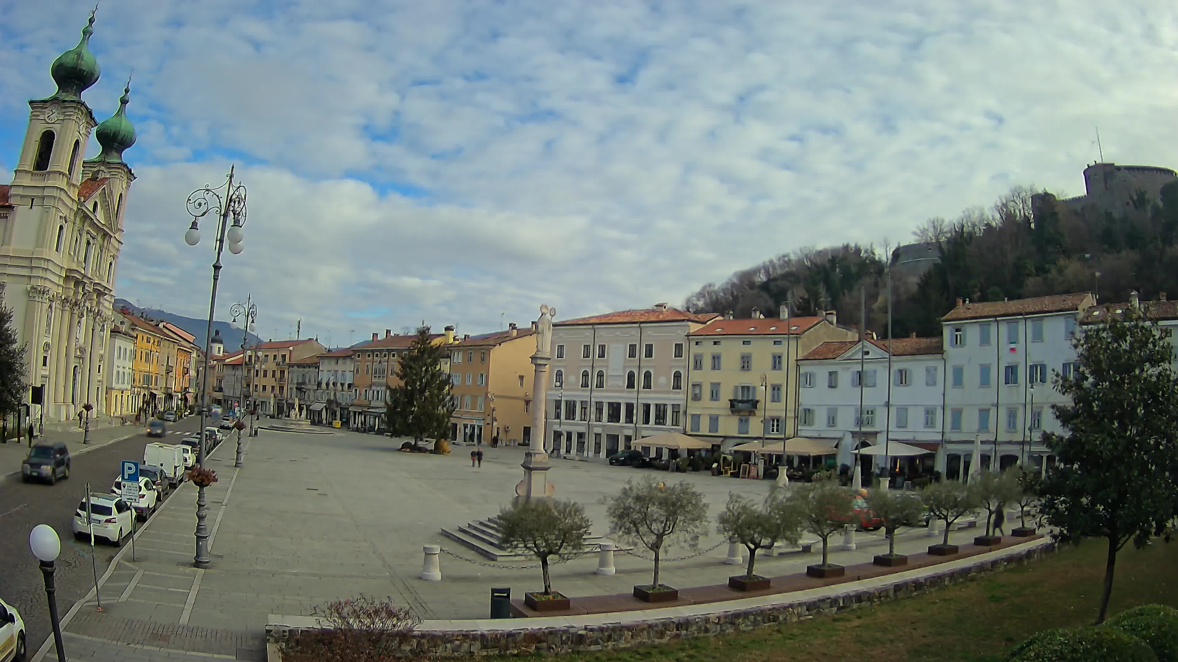 Kamera Gorica Travnik in cerkev sv. Ignacija