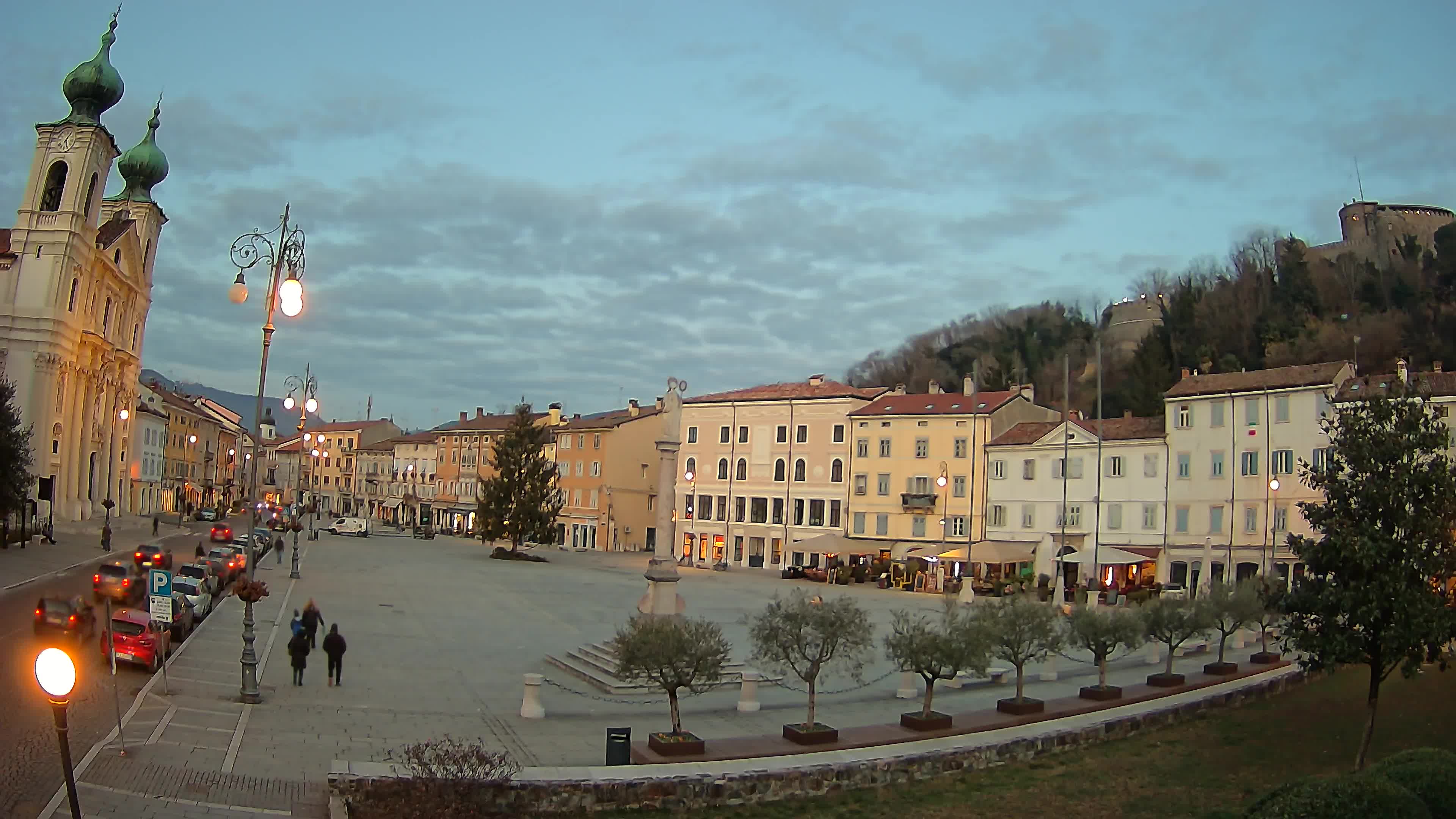 Gorizia Piazza della Vittoria e chiesa di S. Ignazio