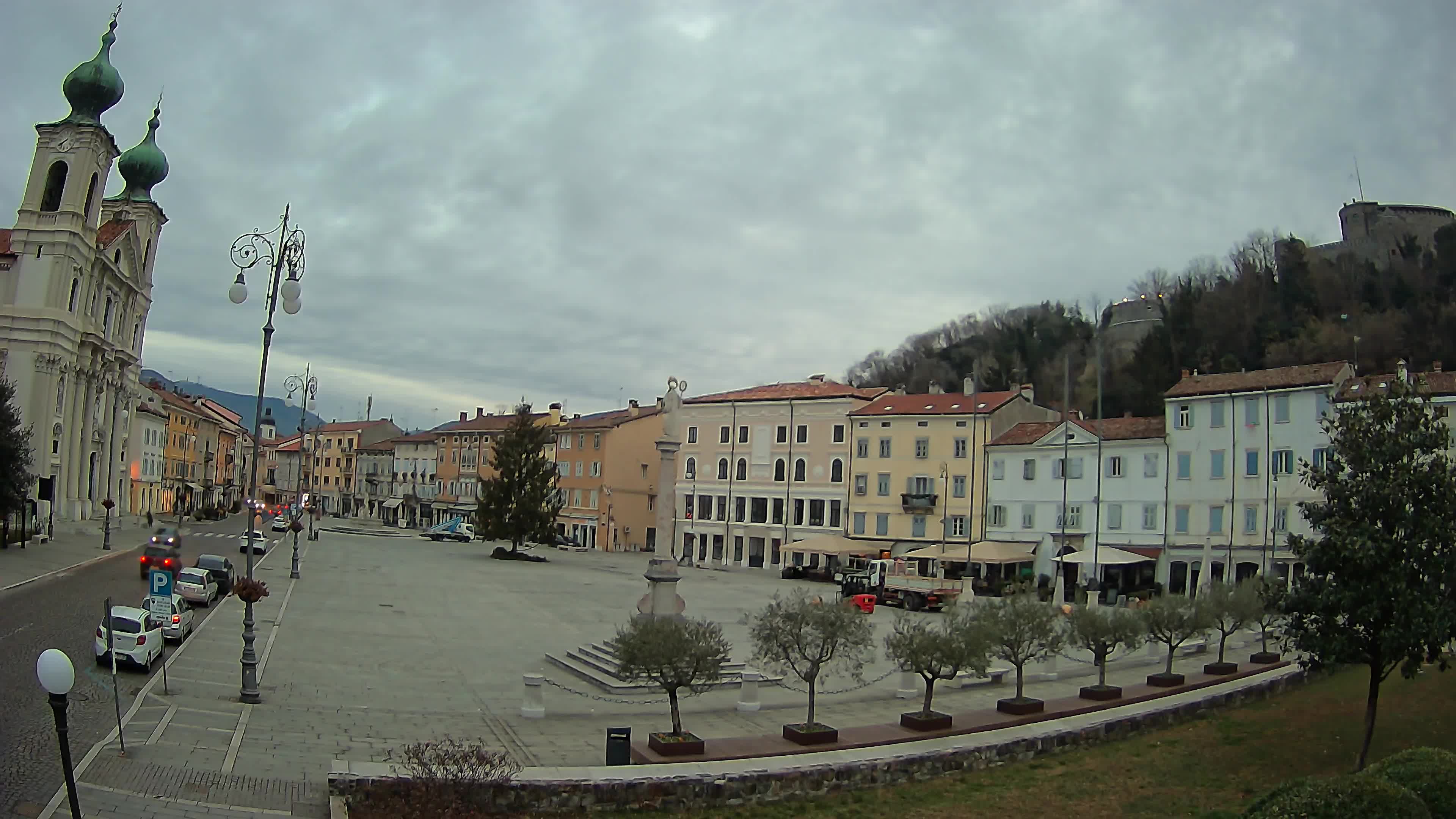 Gorizia – Plaza Vittoria – iglesia de San Pedro. Ignacio