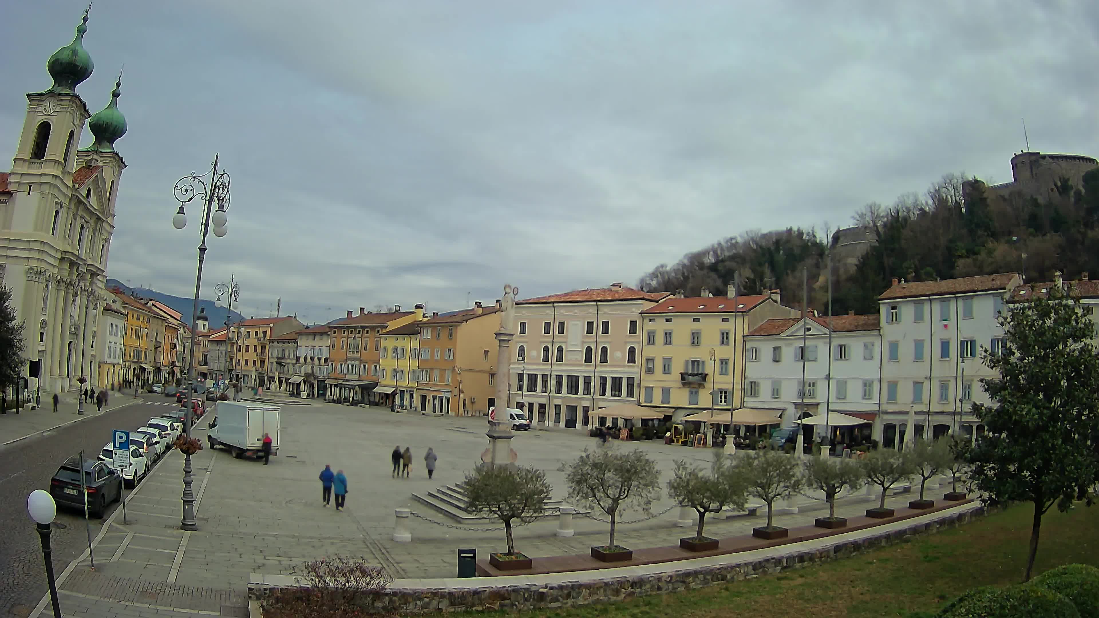 Gorizia – Plaza Vittoria – iglesia de San Pedro. Ignacio