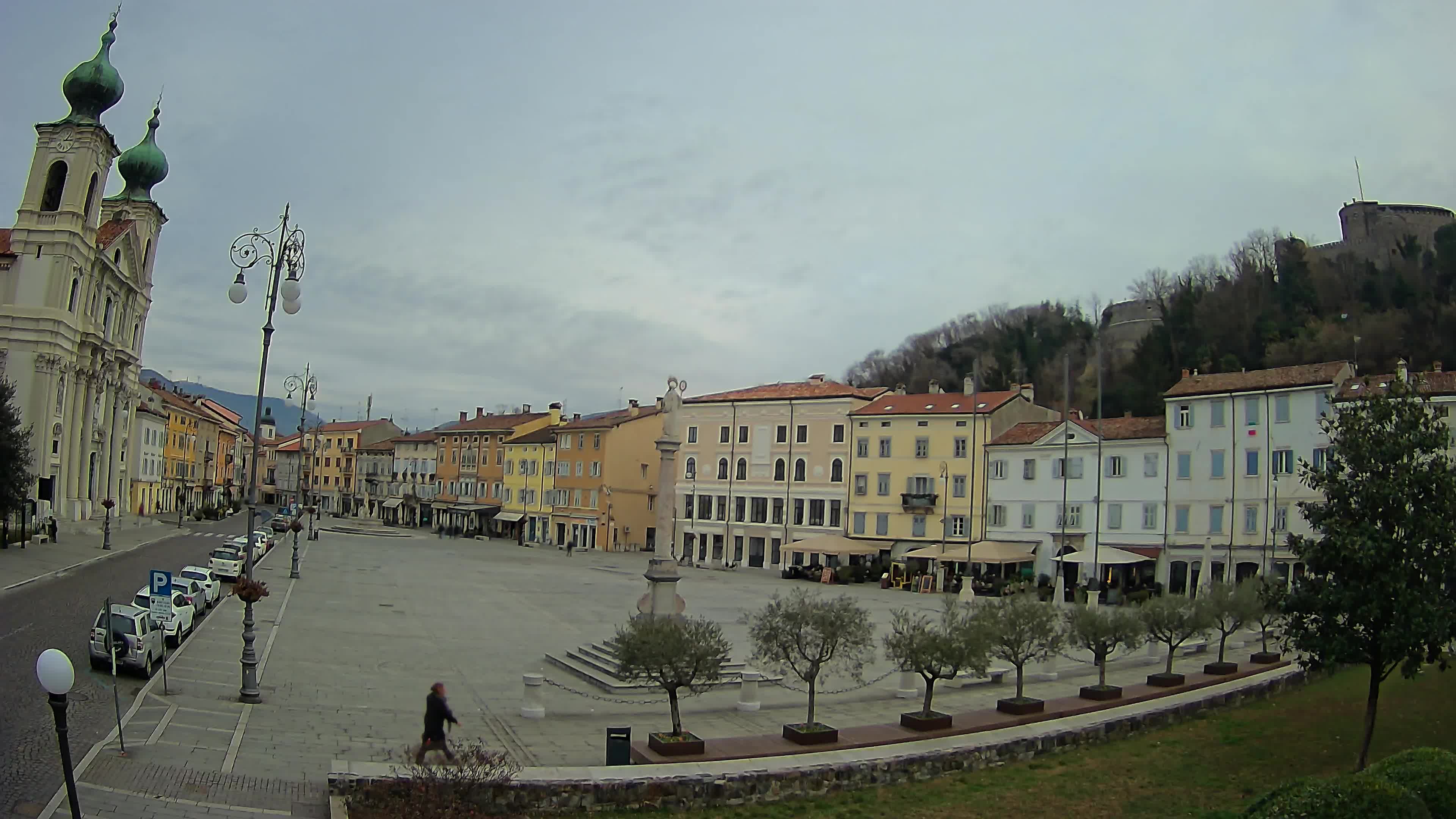 Gorizia – Plaza Vittoria – iglesia de San Pedro. Ignacio