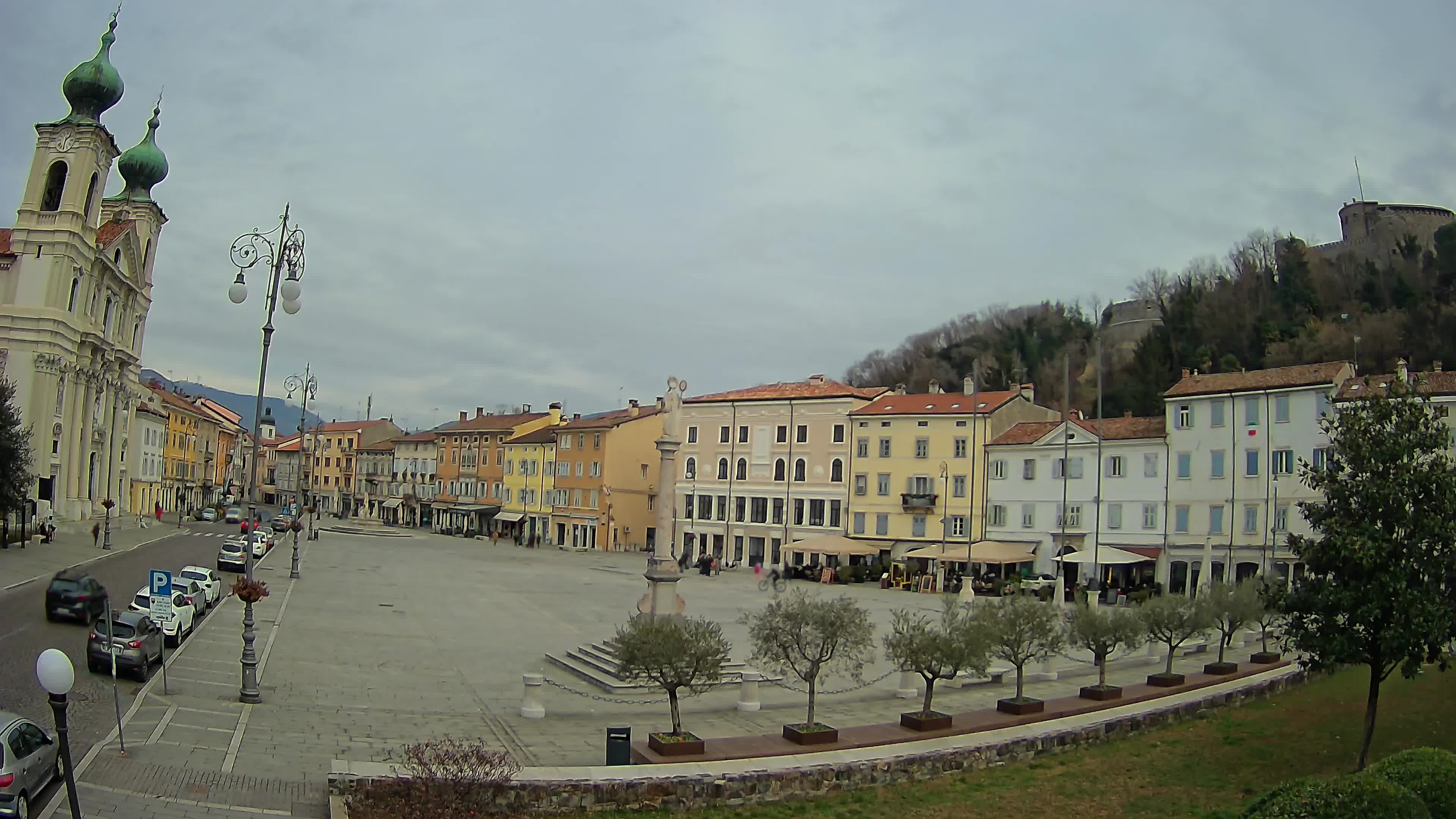Gorizia – Plaza Vittoria – iglesia de San Pedro. Ignacio