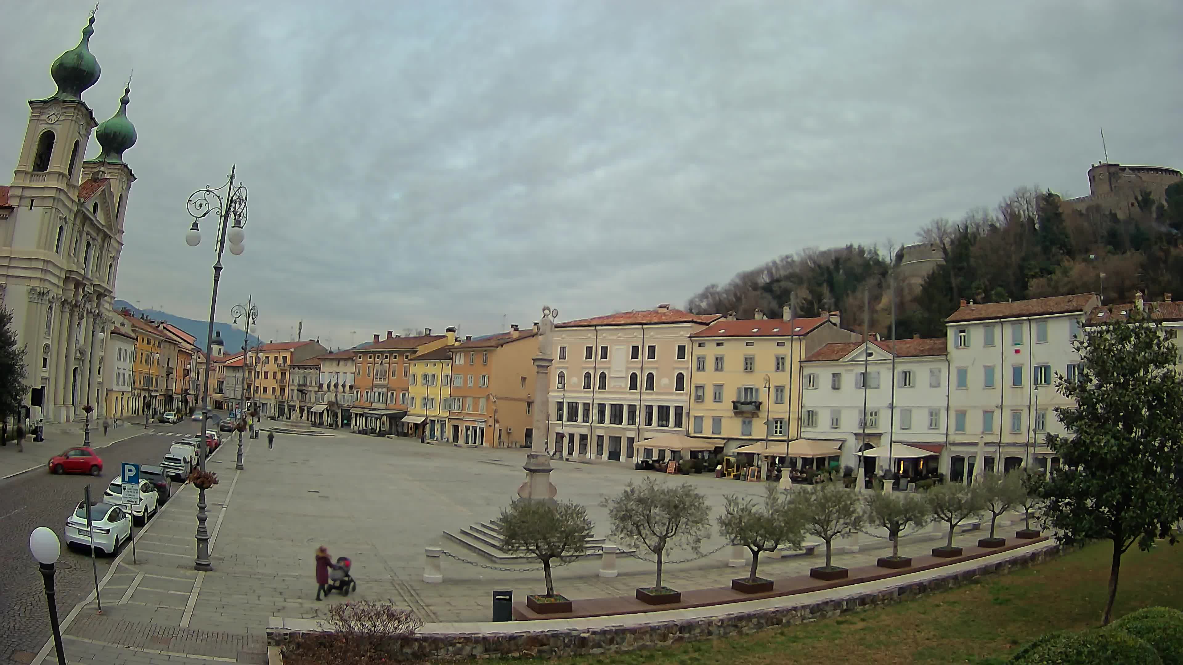 Gorizia – Plaza Vittoria – iglesia de San Pedro. Ignacio