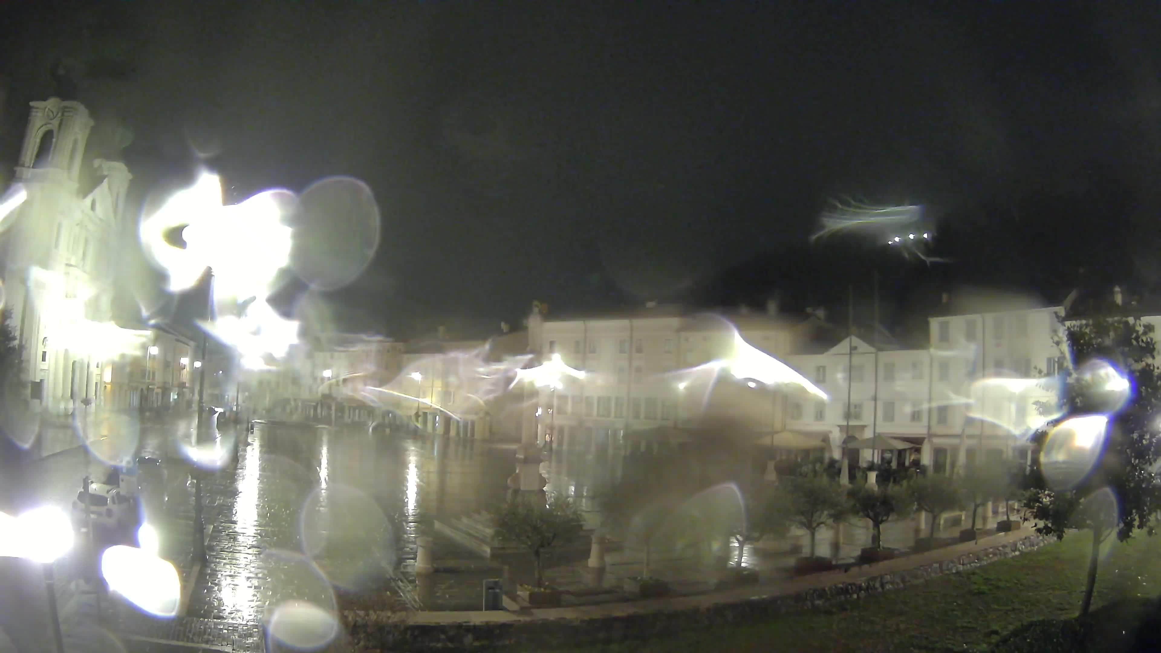 Kamera Gorica Travnik in cerkev sv. Ignacija