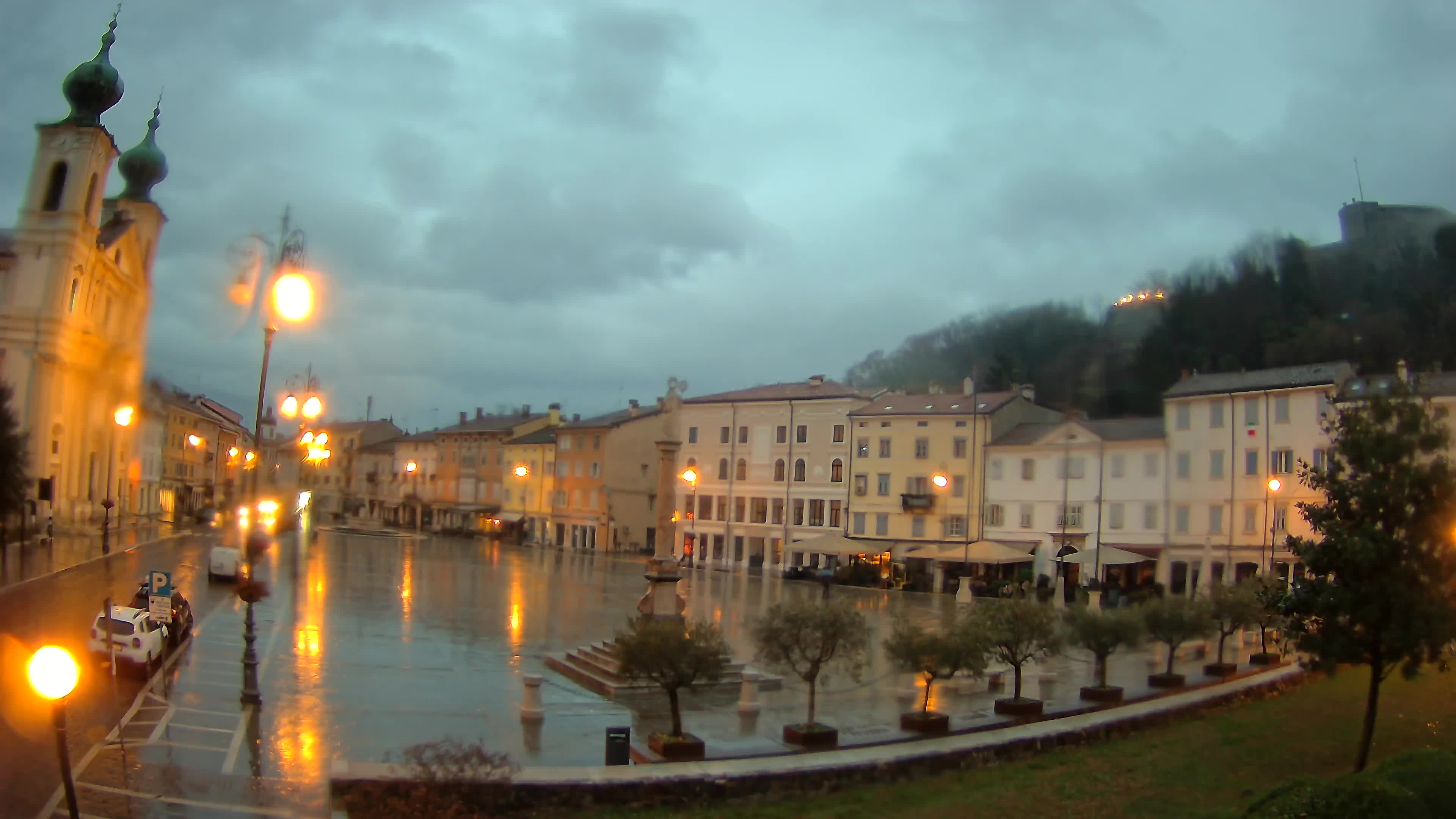 Gorizia Piazza della Vittoria e chiesa di S. Ignazio