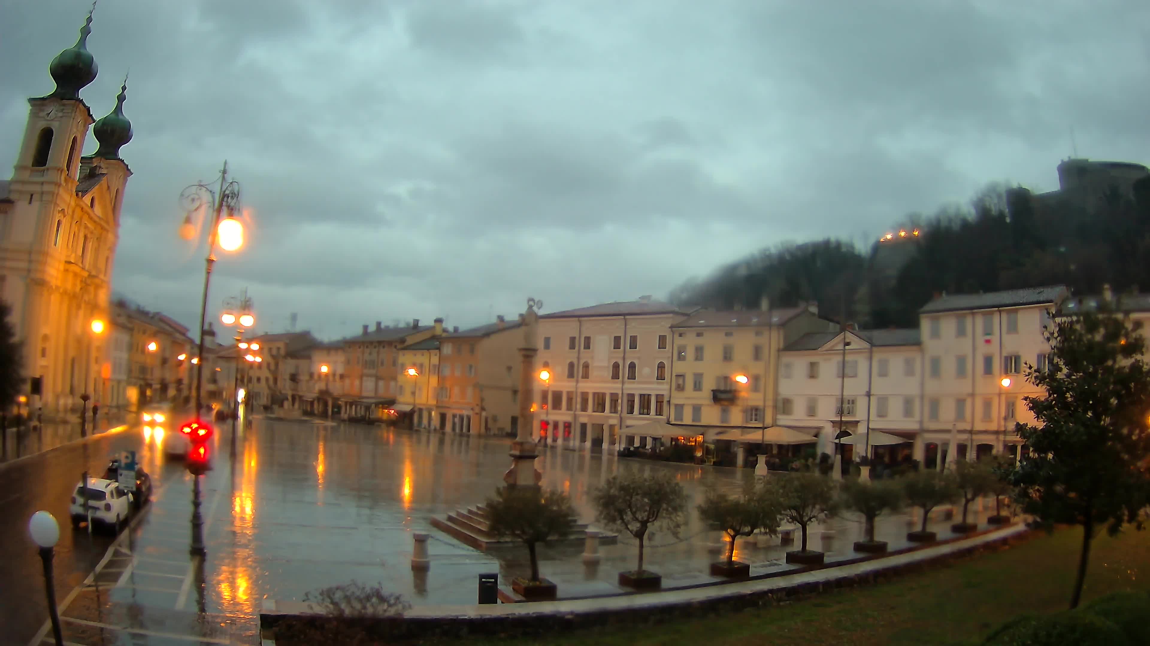 Kamera Gorica Travnik in cerkev sv. Ignacija