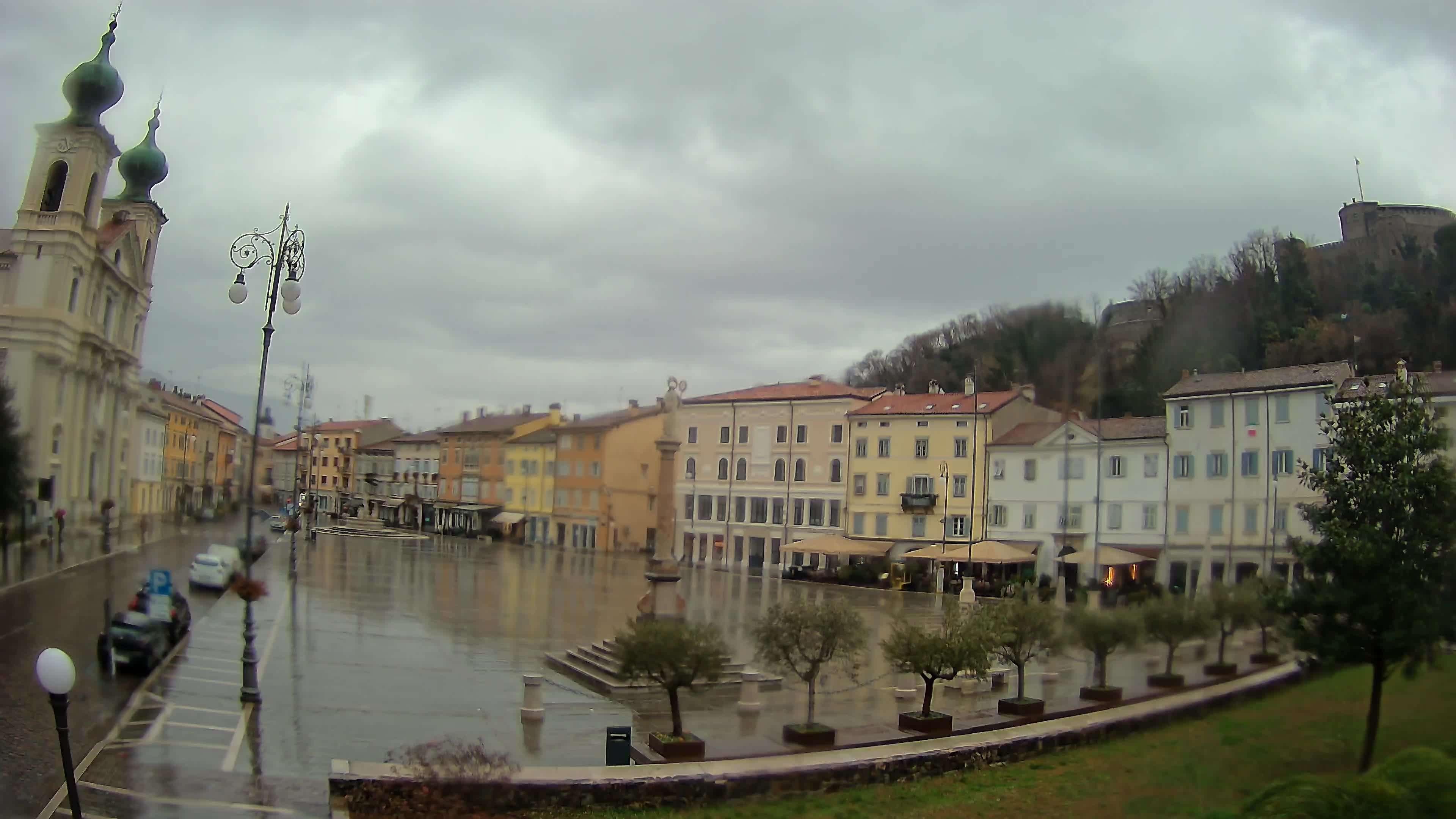 Gorizia Piazza della Vittoria e chiesa di S. Ignazio