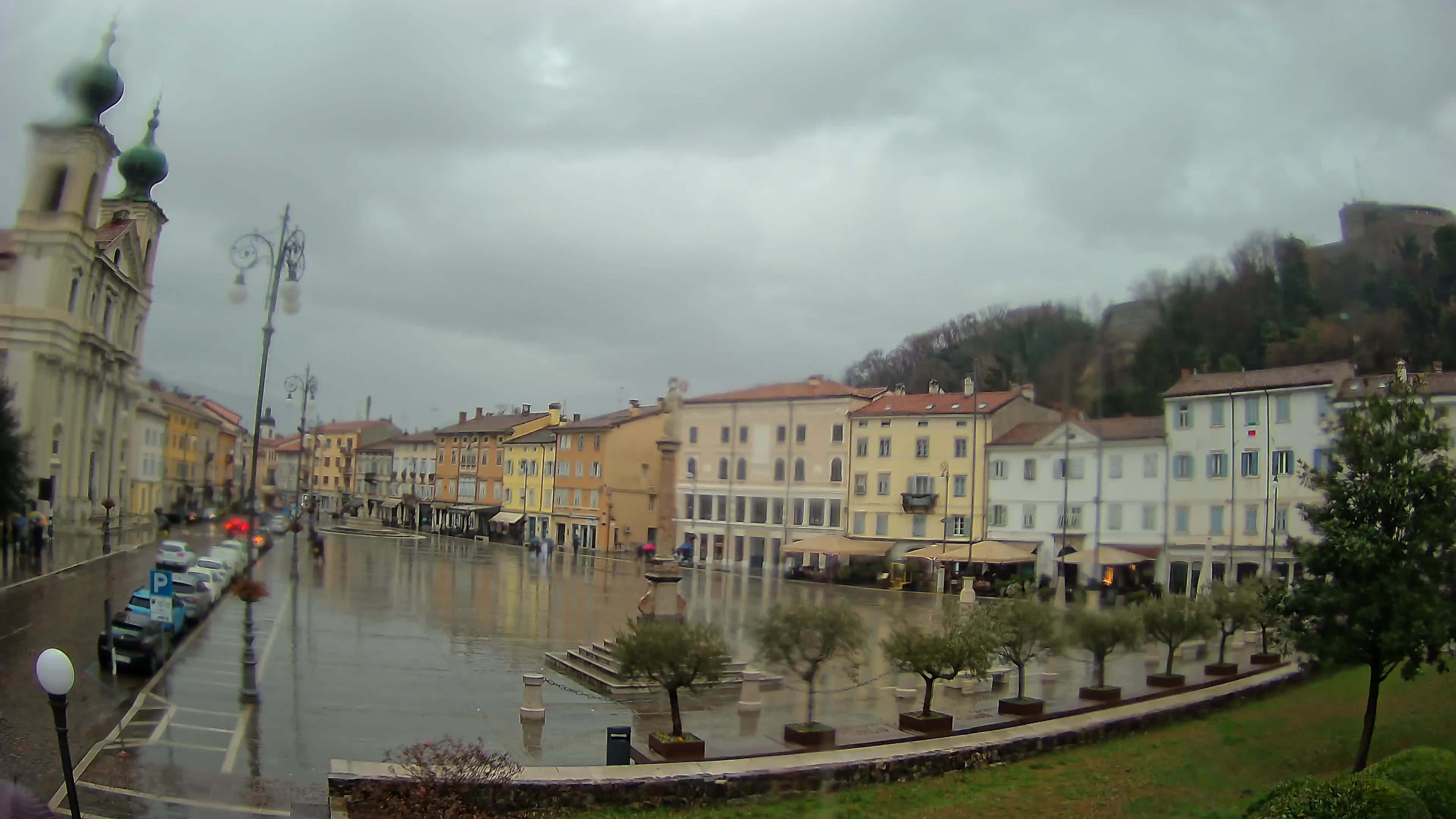 Gorizia Piazza della Vittoria e chiesa di S. Ignazio