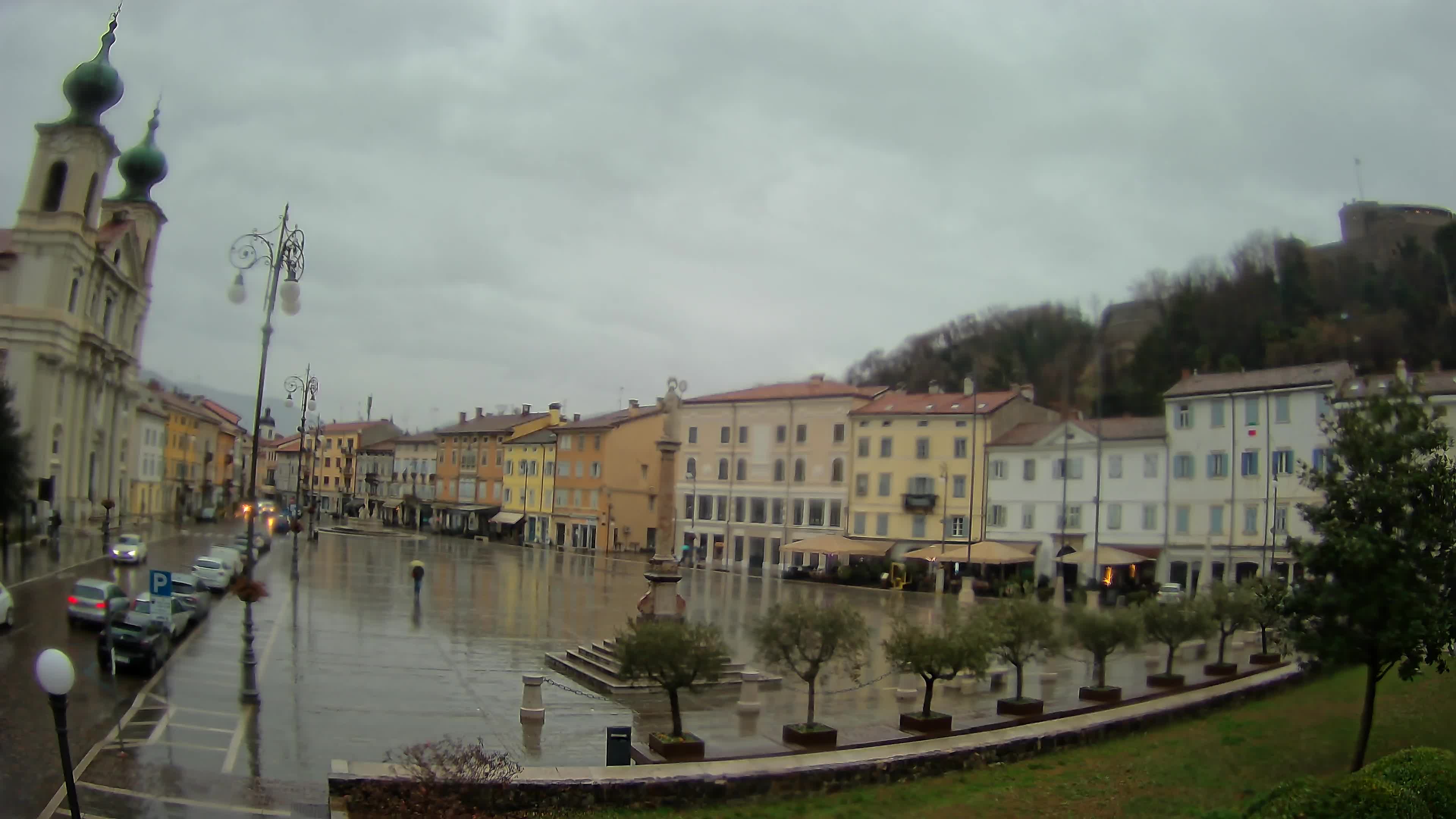 Gorizia Piazza della Vittoria e chiesa di S. Ignazio