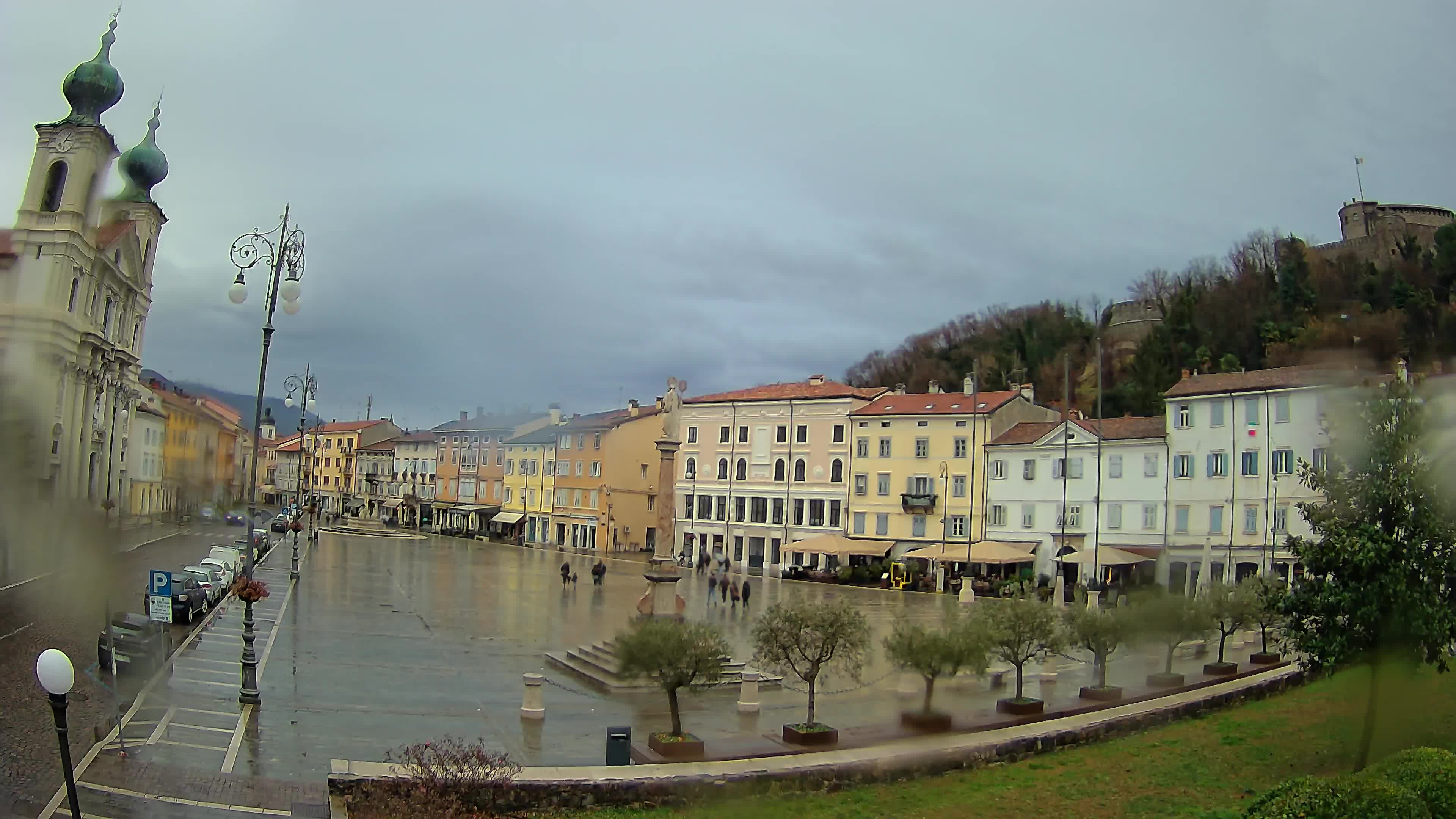 Gorizia Piazza della Vittoria e chiesa di S. Ignazio