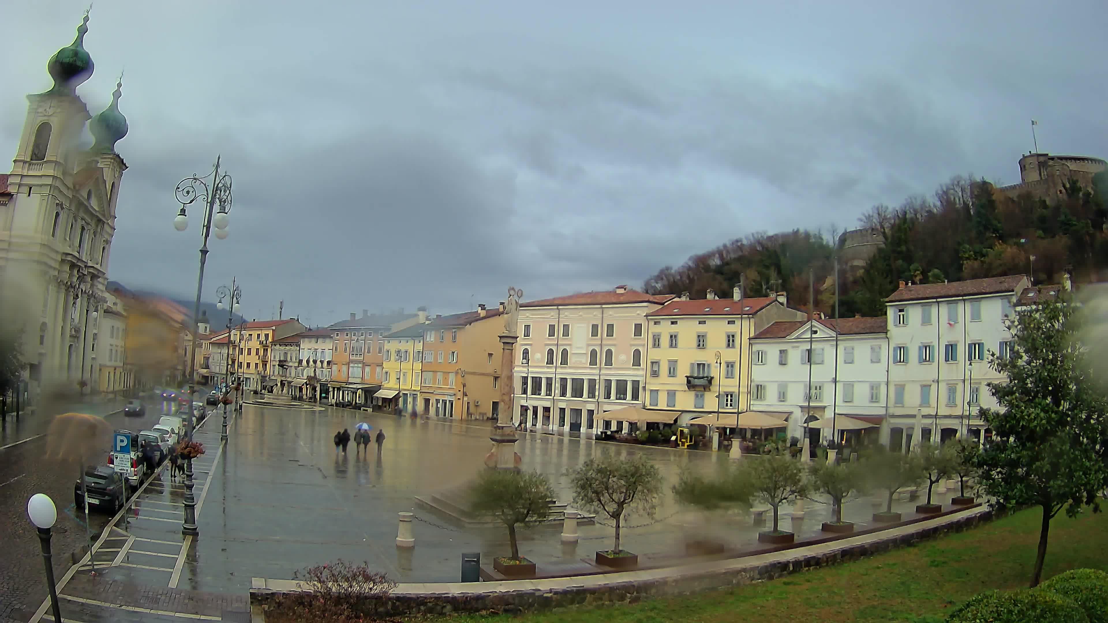 Gorizia Piazza della Vittoria e chiesa di S. Ignazio