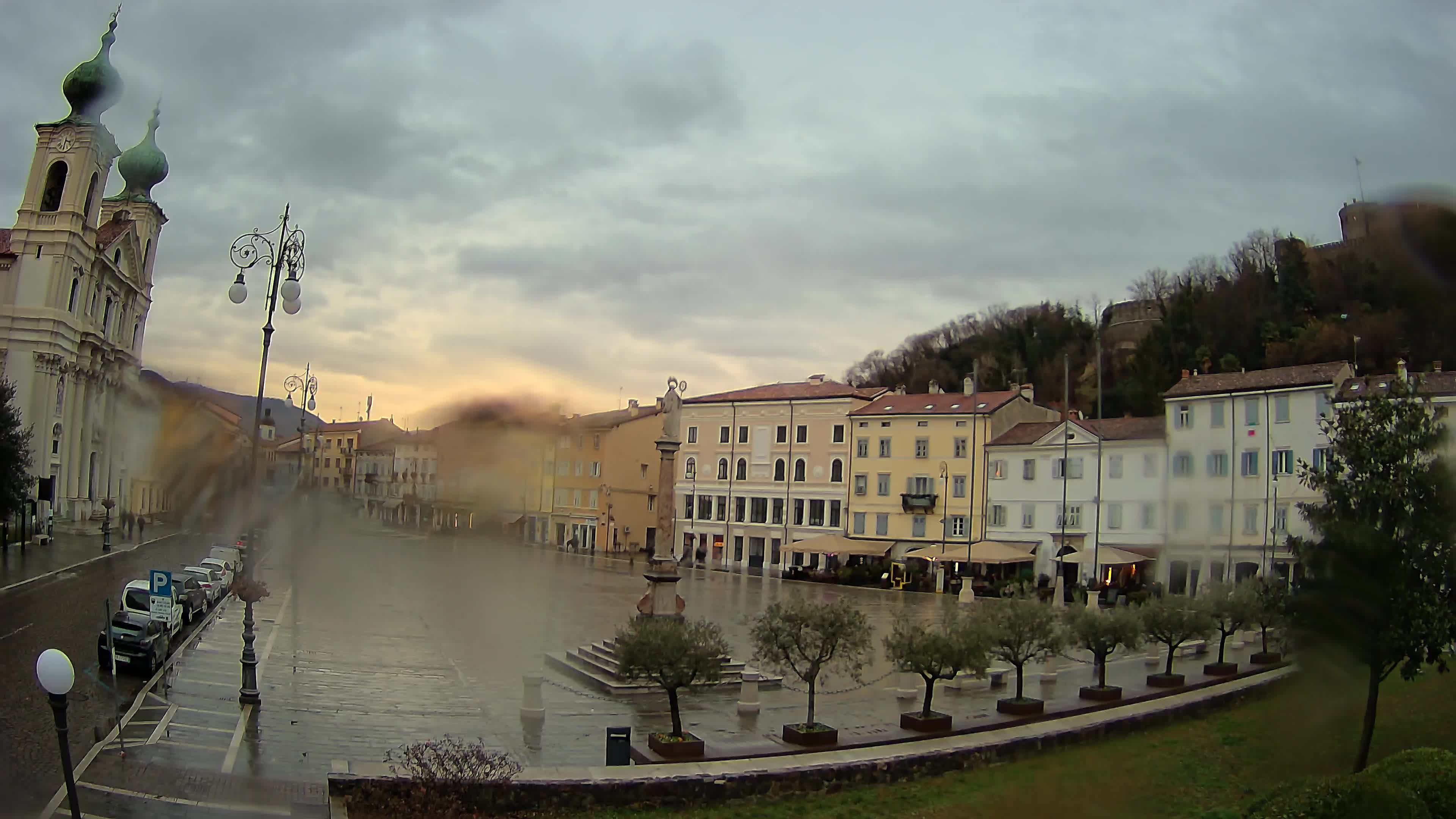 Gorizia – Plaza Vittoria – iglesia de San Pedro. Ignacio