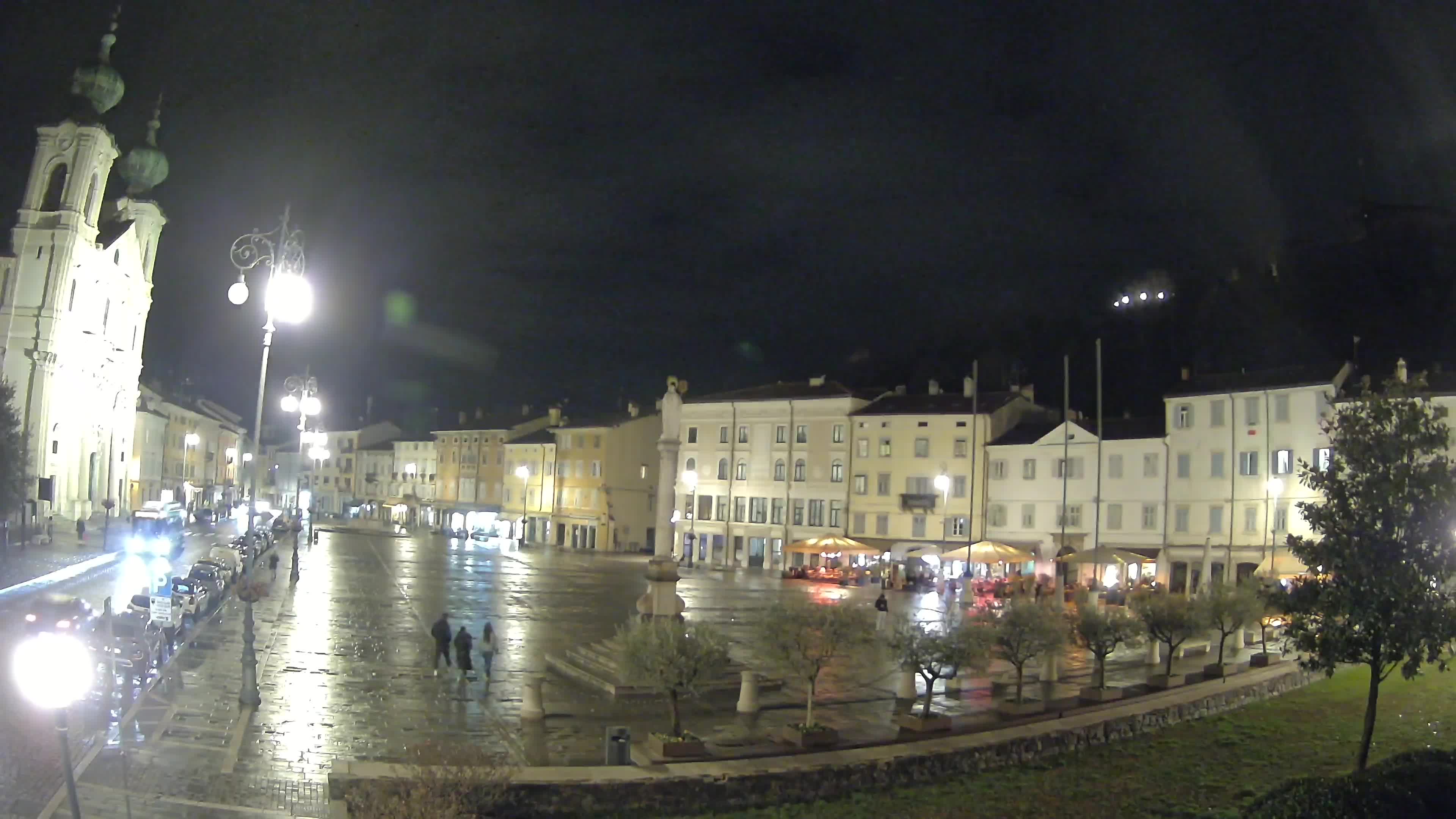Kamera Gorica Travnik in cerkev sv. Ignacija