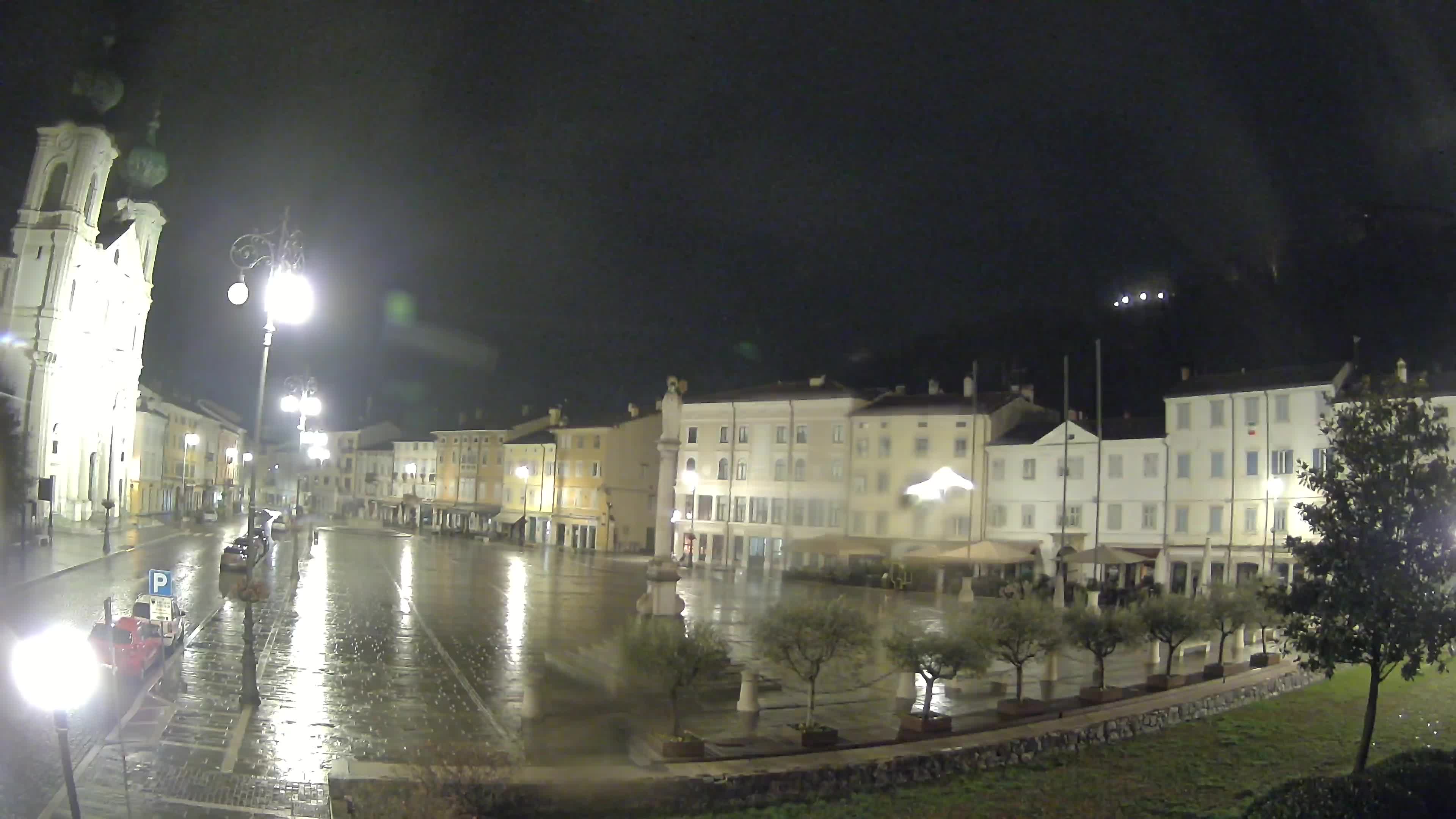 Gorizia Piazza della Vittoria e chiesa di S. Ignazio