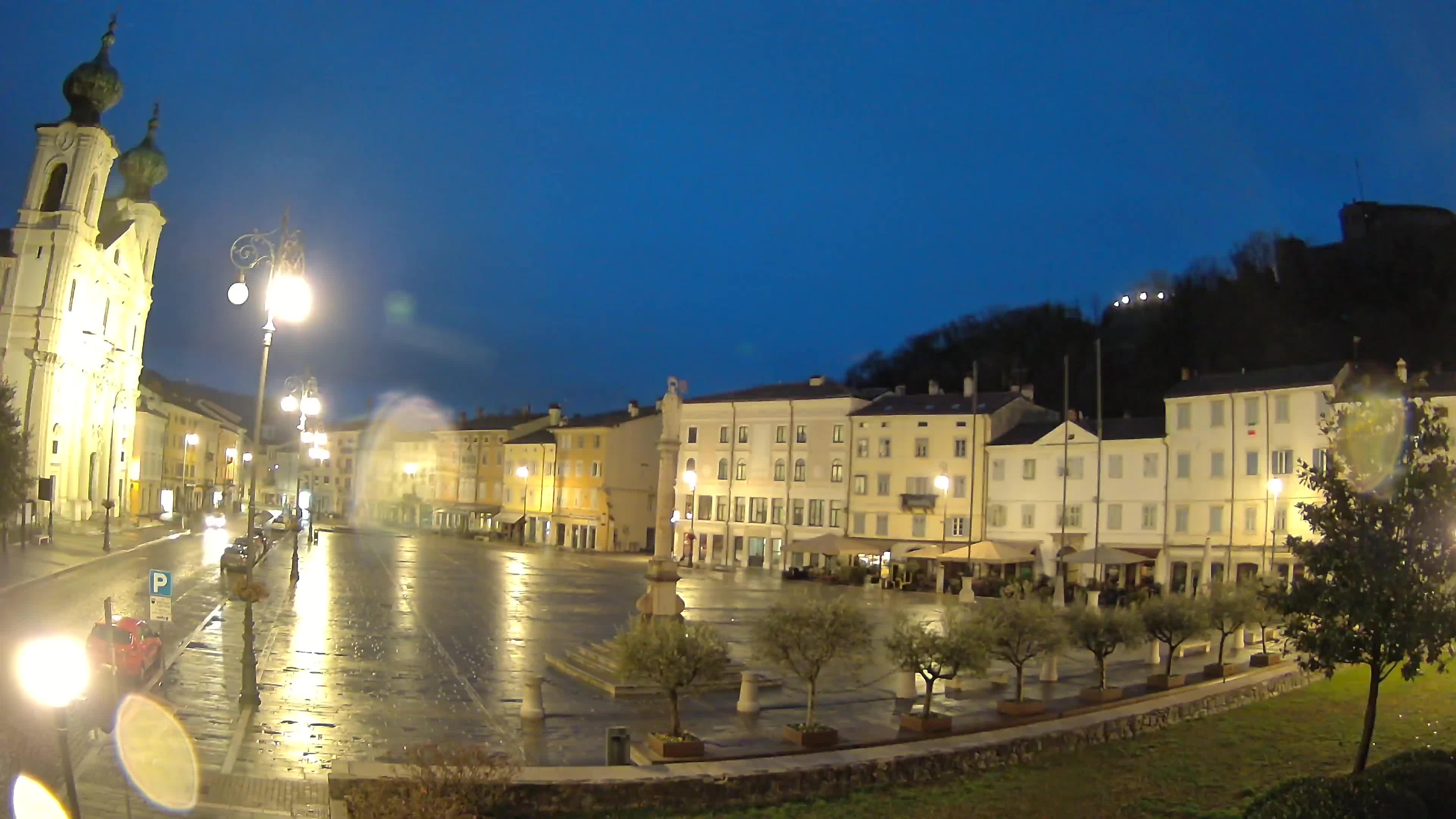 Gorizia Piazza della Vittoria e chiesa di S. Ignazio