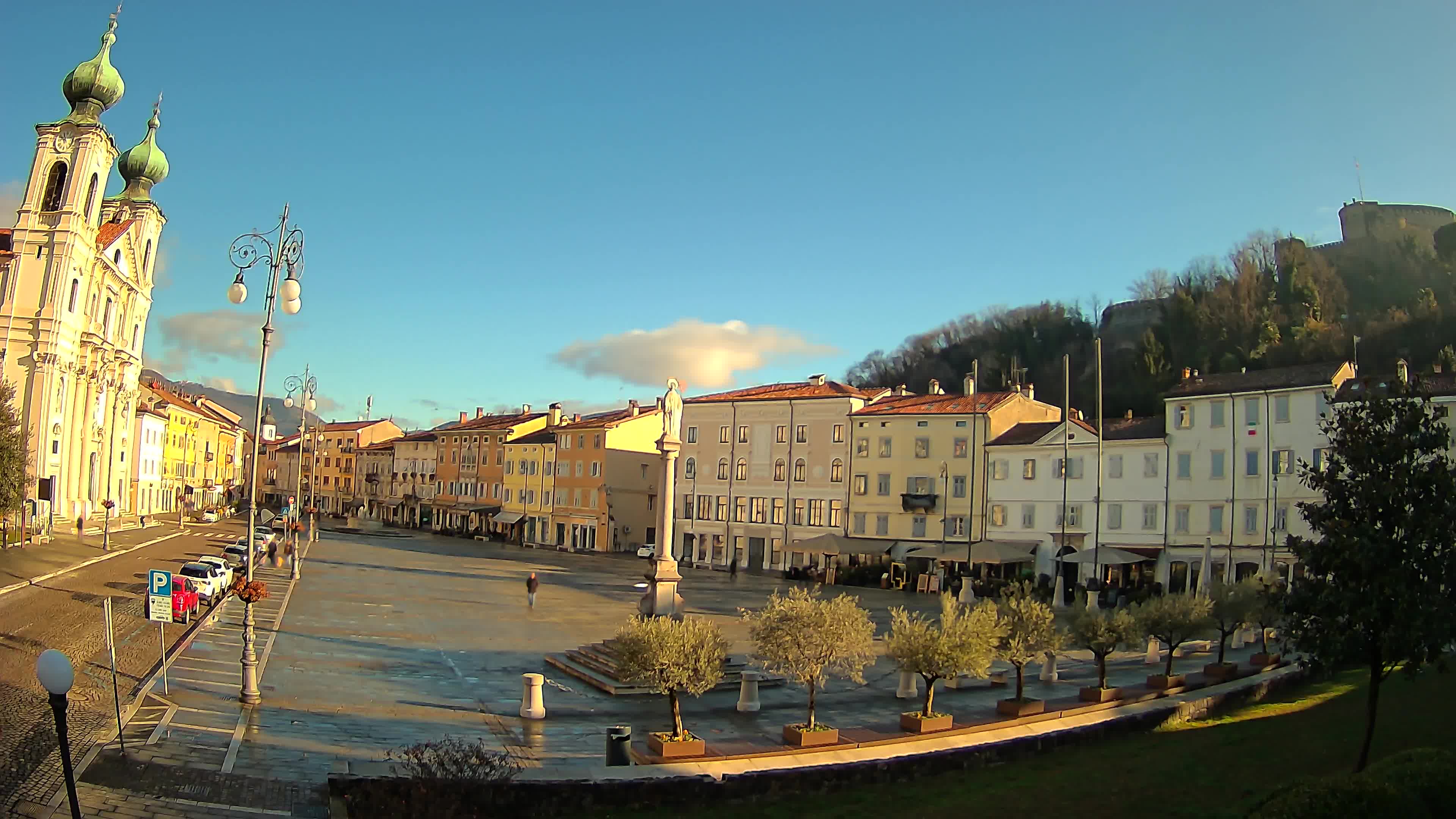 Kamera Gorica Travnik in cerkev sv. Ignacija