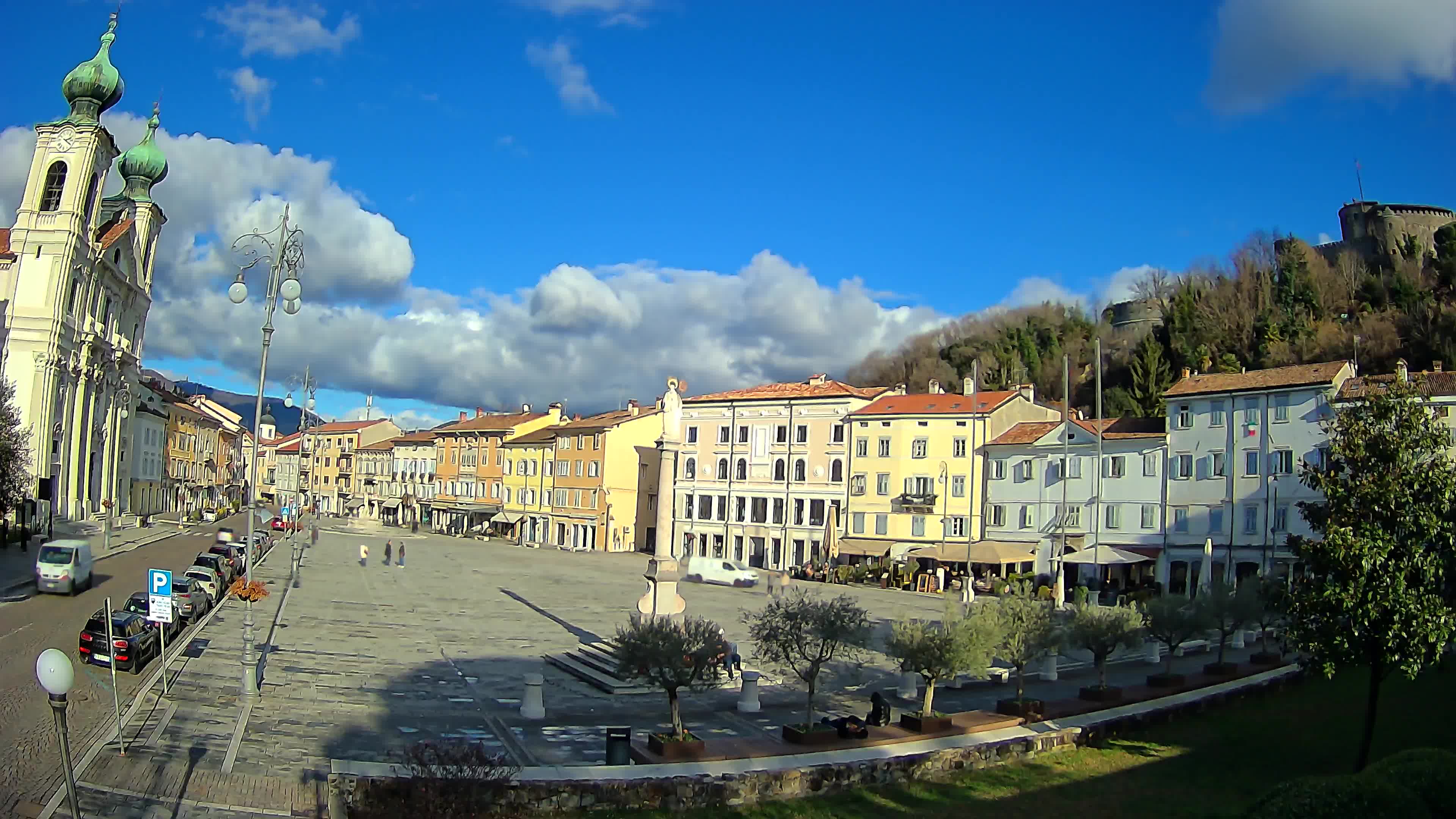 Kamera Gorica Travnik in cerkev sv. Ignacija