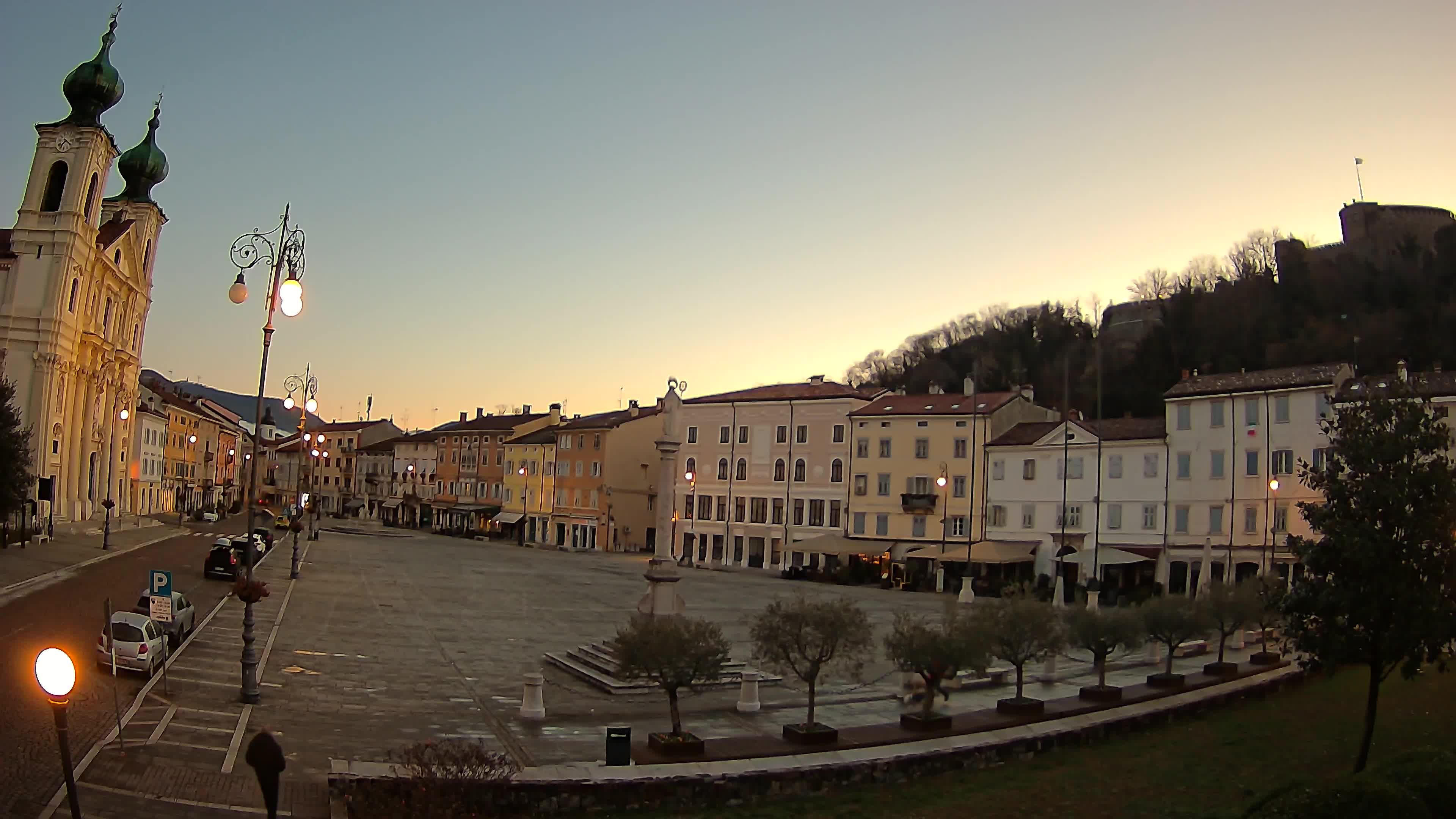 Gorizia Piazza della Vittoria e chiesa di S. Ignazio