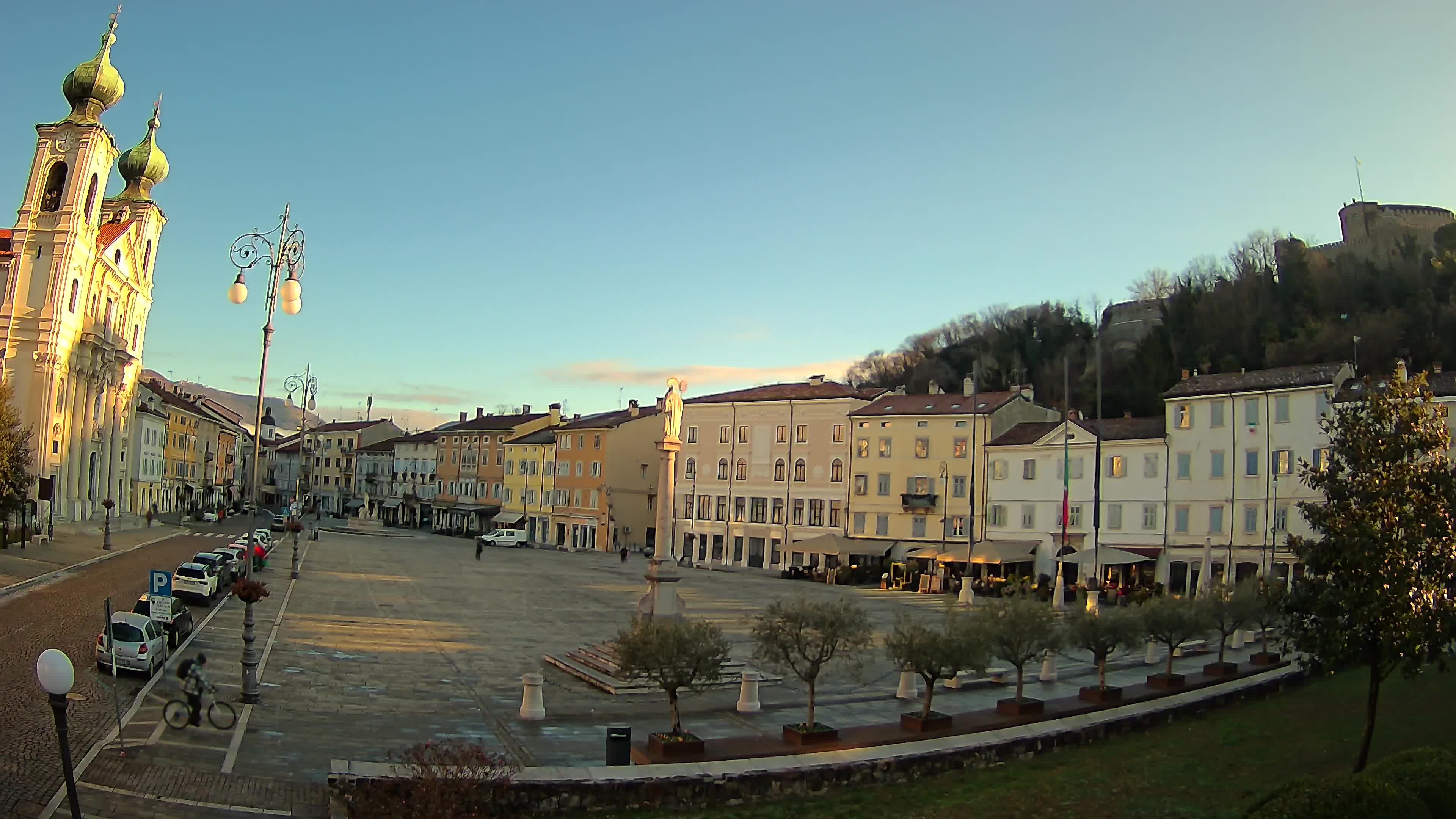 Gorizia Piazza della Vittoria e chiesa di S. Ignazio