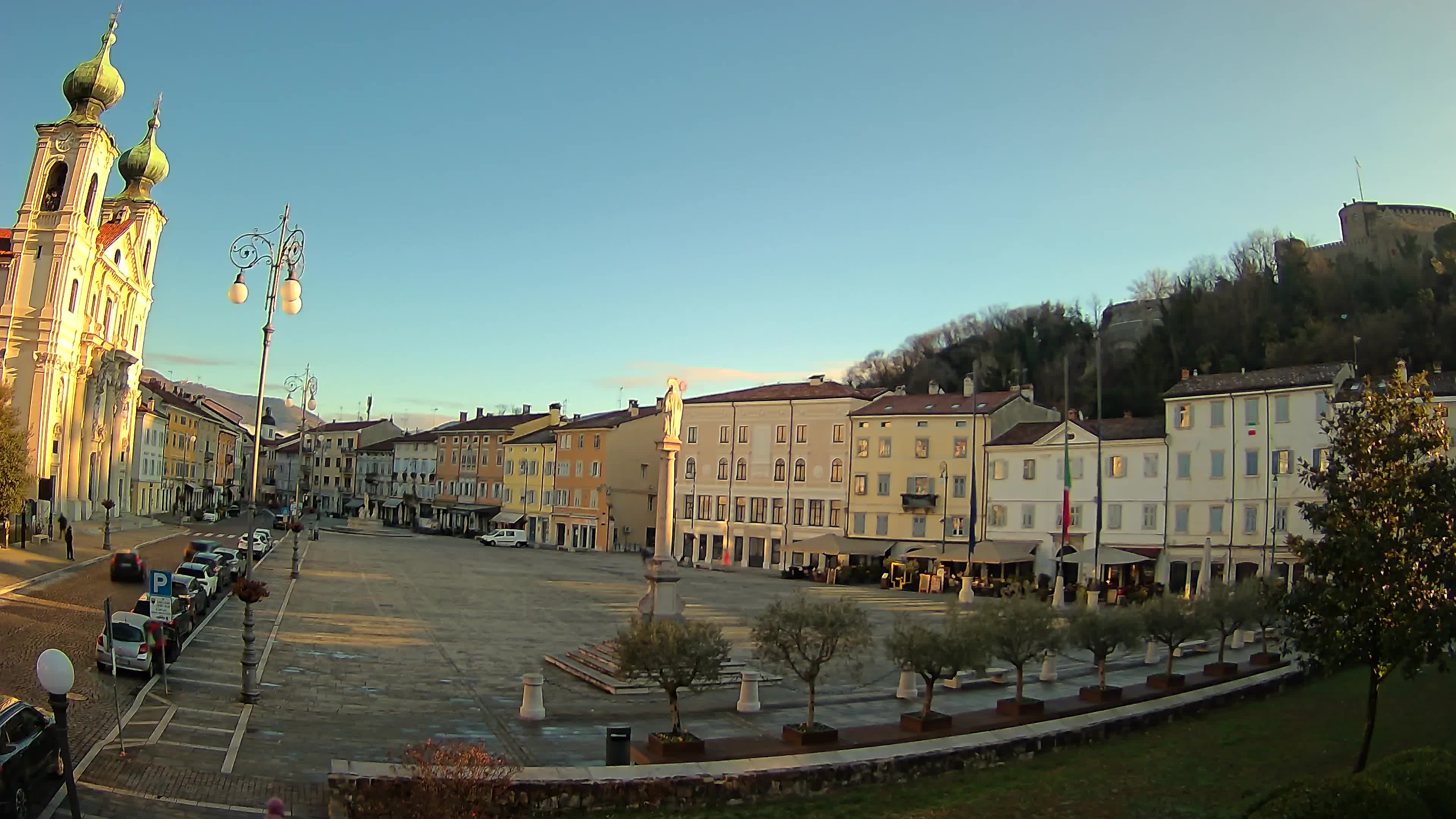Kamera Gorica Travnik in cerkev sv. Ignacija