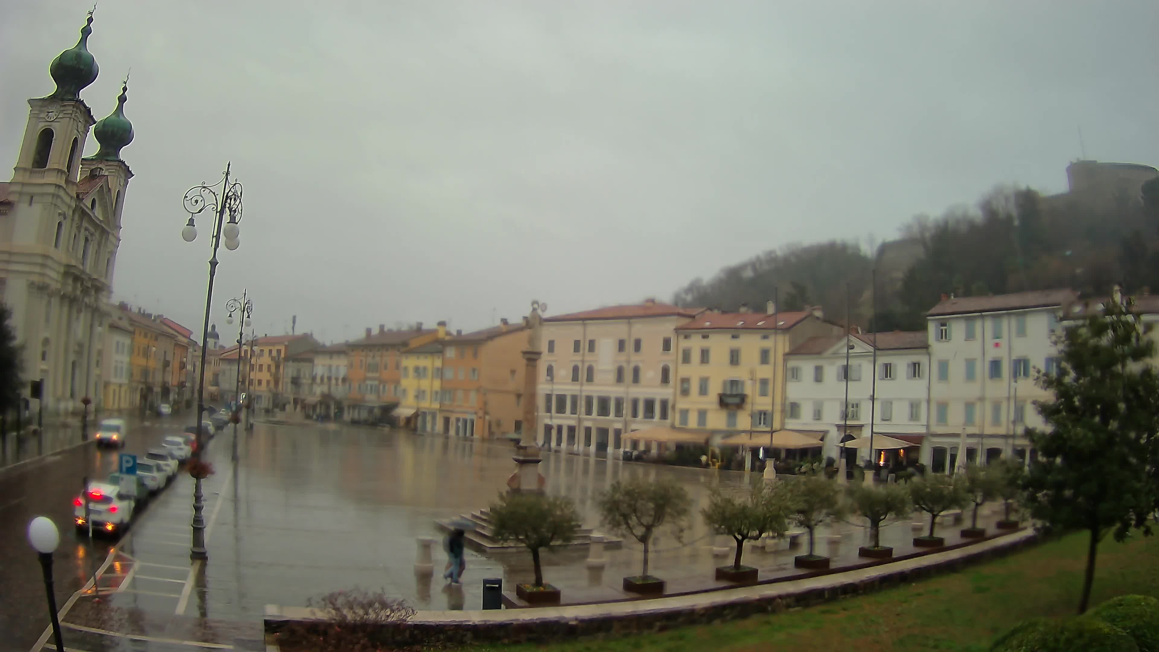 Kamera Gorica Travnik in cerkev sv. Ignacija