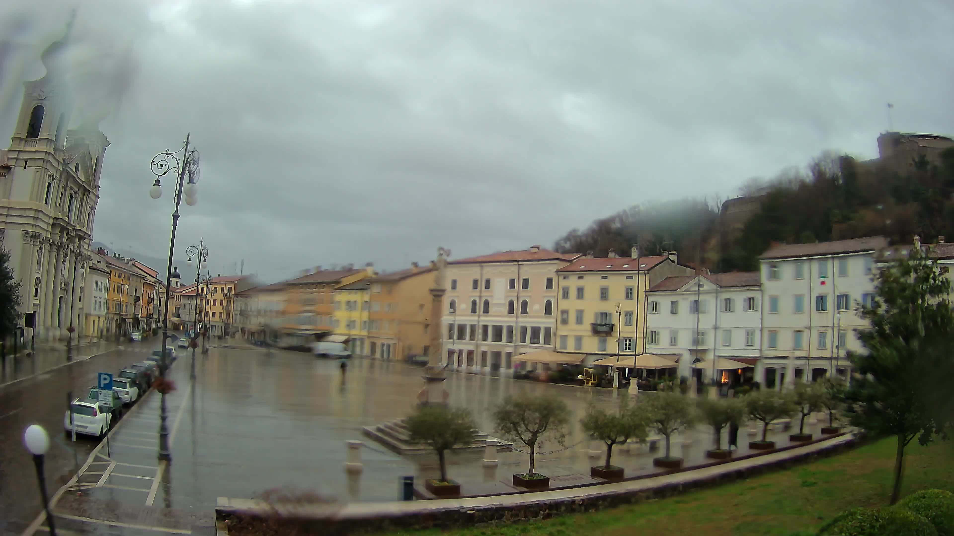 Gorizia Piazza della Vittoria e chiesa di S. Ignazio