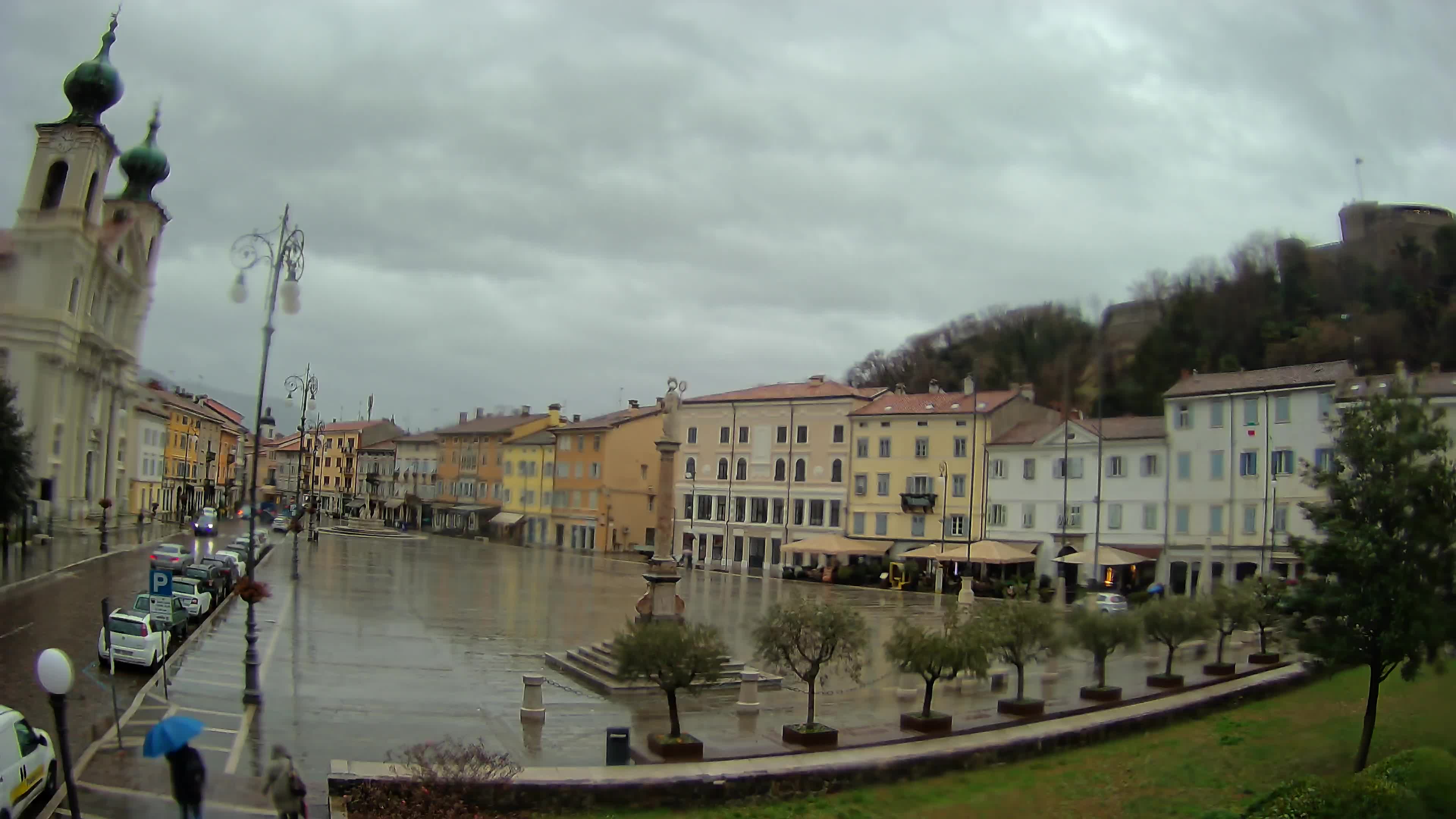 Gorizia Piazza della Vittoria e chiesa di S. Ignazio