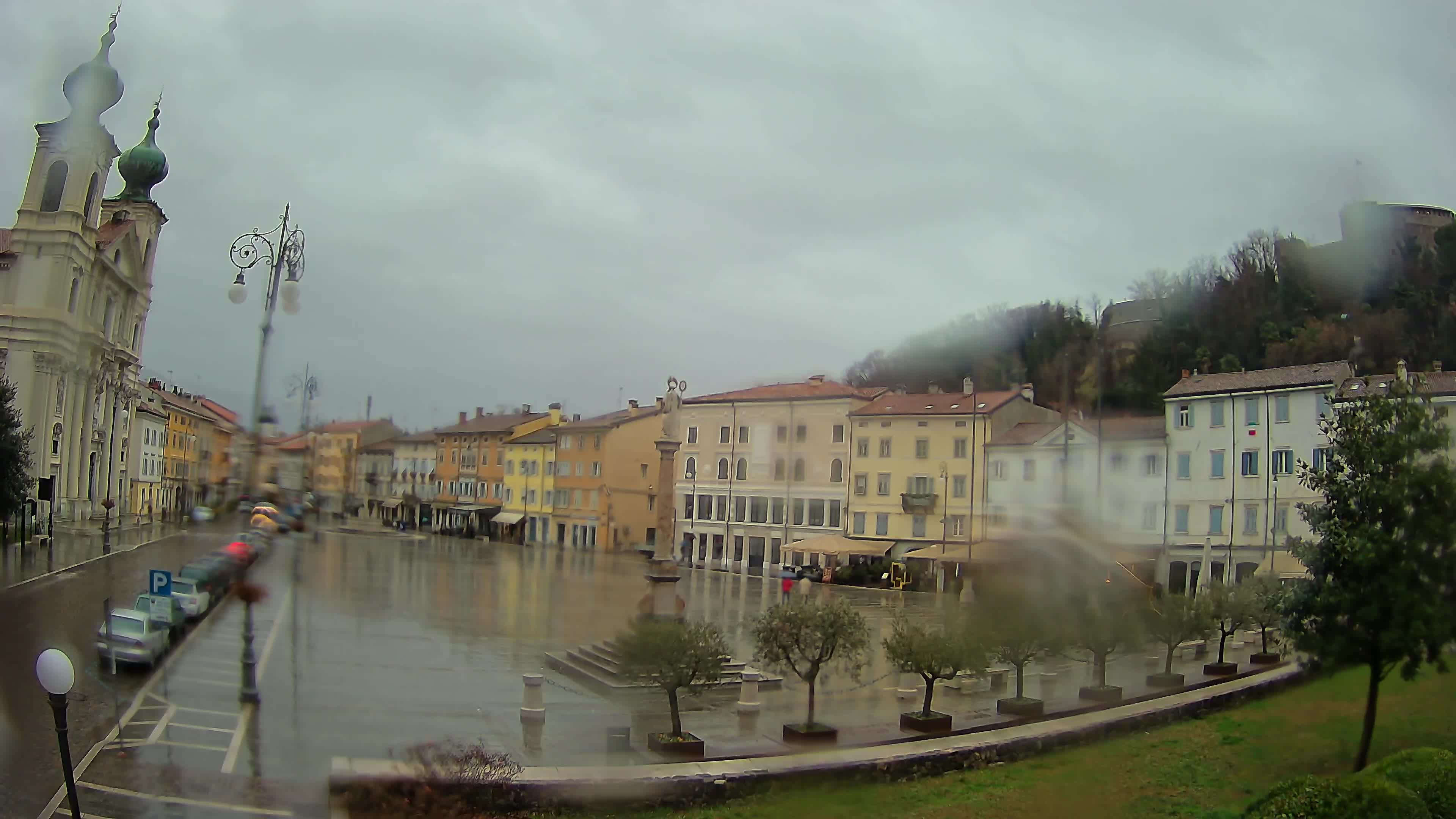 Gorizia Piazza della Vittoria e chiesa di S. Ignazio