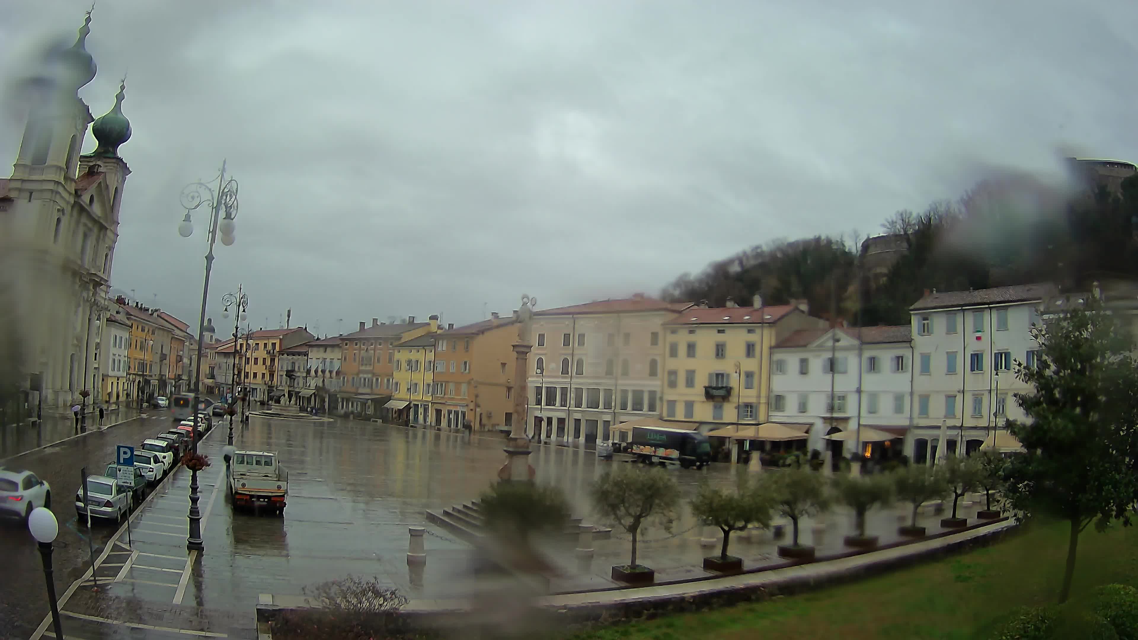 Gorizia Piazza della Vittoria e chiesa di S. Ignazio
