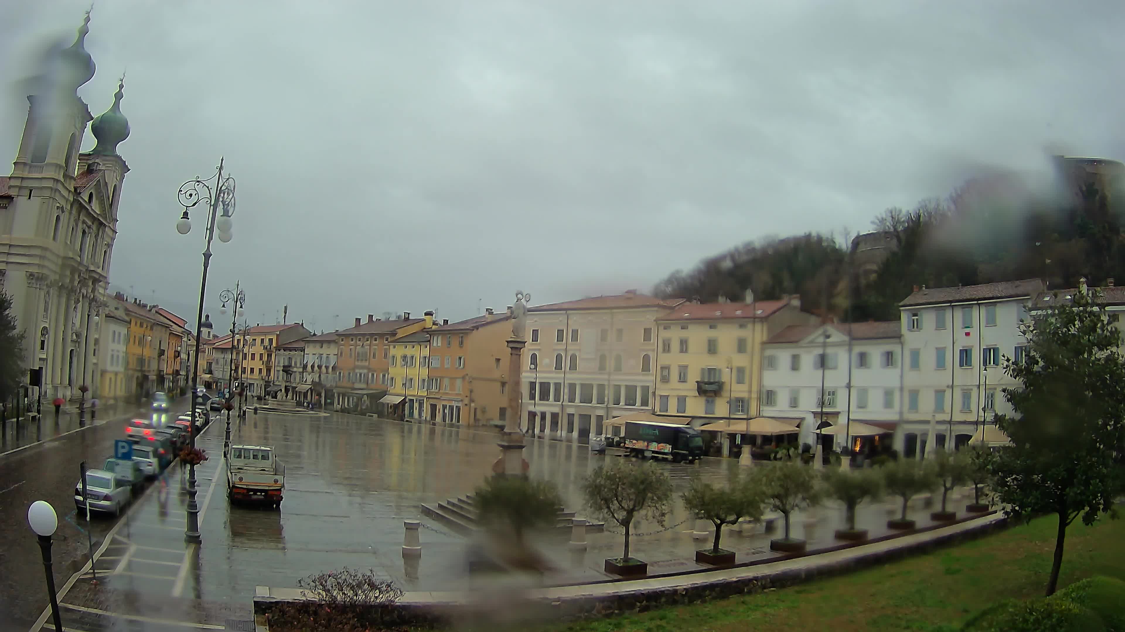 Gorizia Piazza della Vittoria e chiesa di S. Ignazio