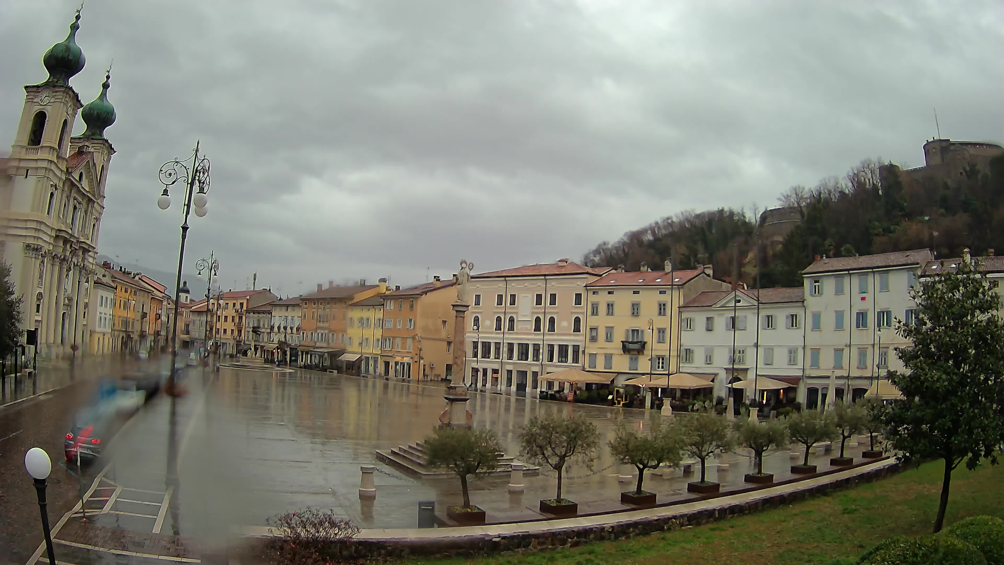 Gorizia Piazza della Vittoria e chiesa di S. Ignazio