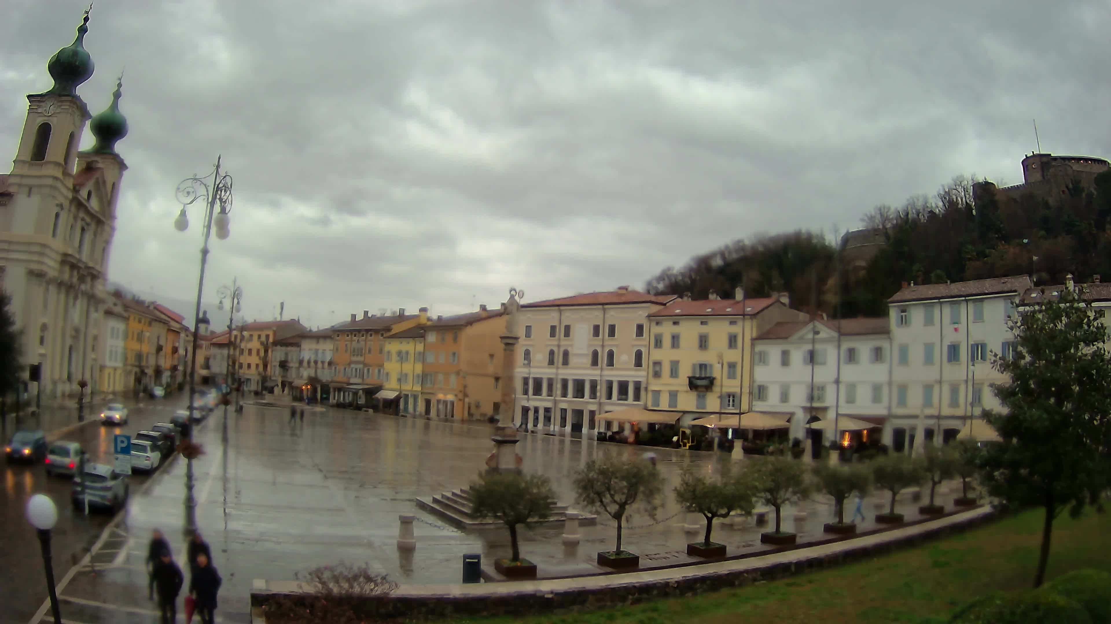 Gorizia – Plaza Vittoria – iglesia de San Pedro. Ignacio