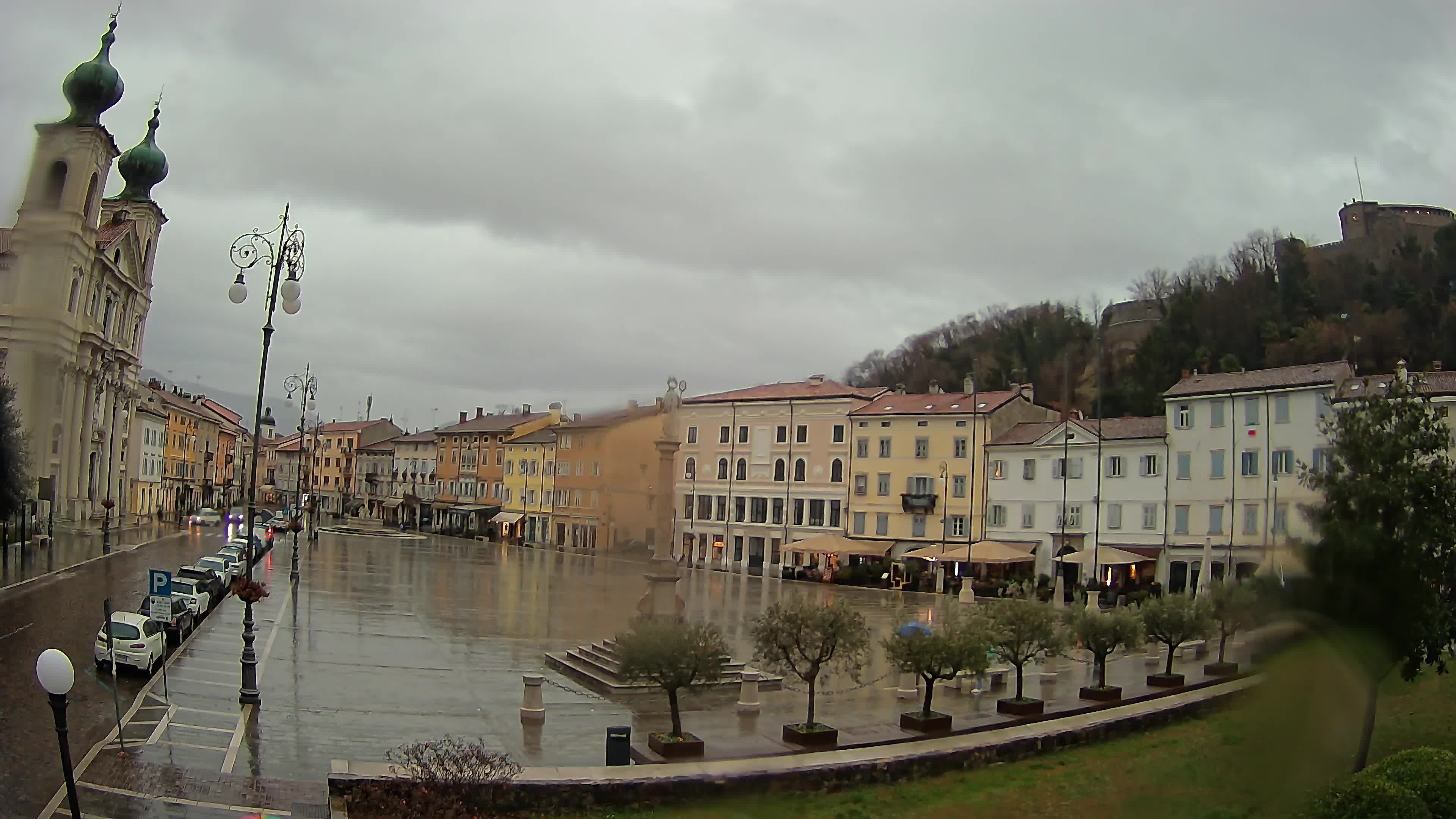 Gorizia Piazza della Vittoria e chiesa di S. Ignazio