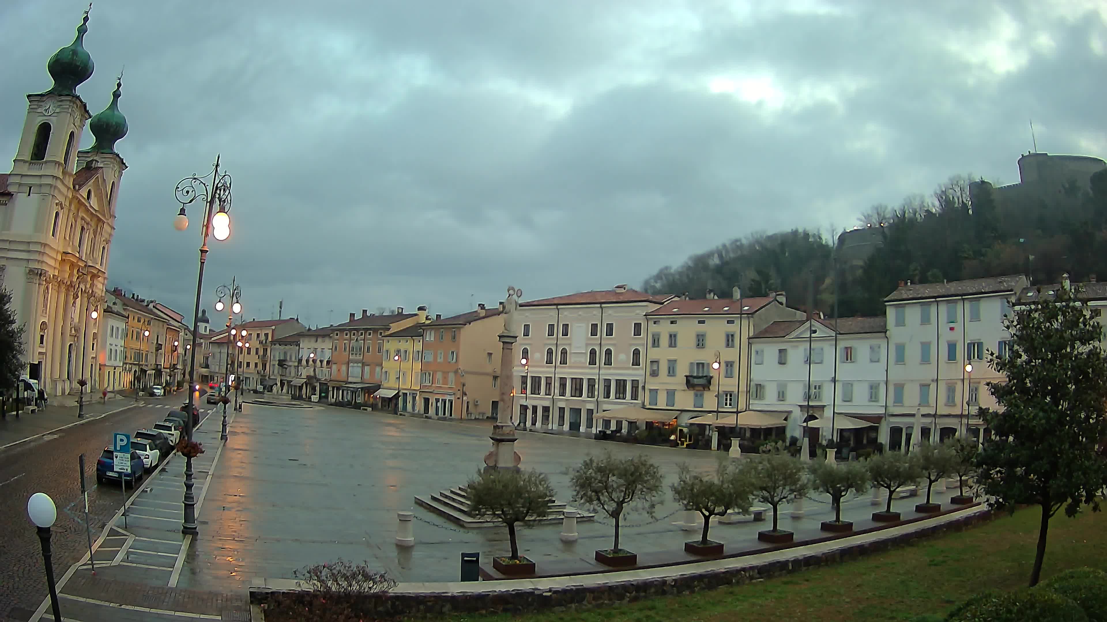 Gorizia Piazza della Vittoria e chiesa di S. Ignazio
