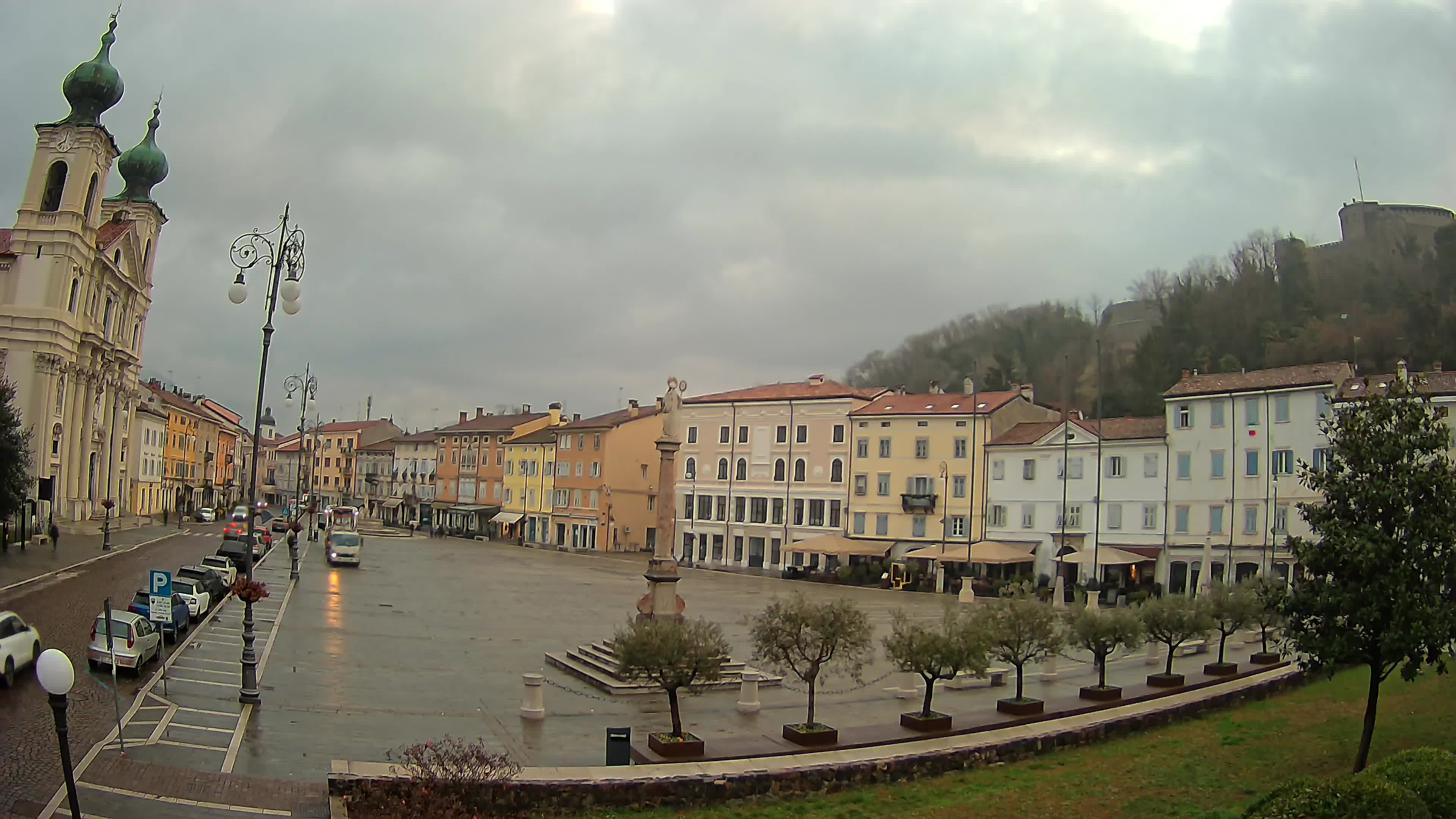Gorizia Piazza della Vittoria e chiesa di S. Ignazio