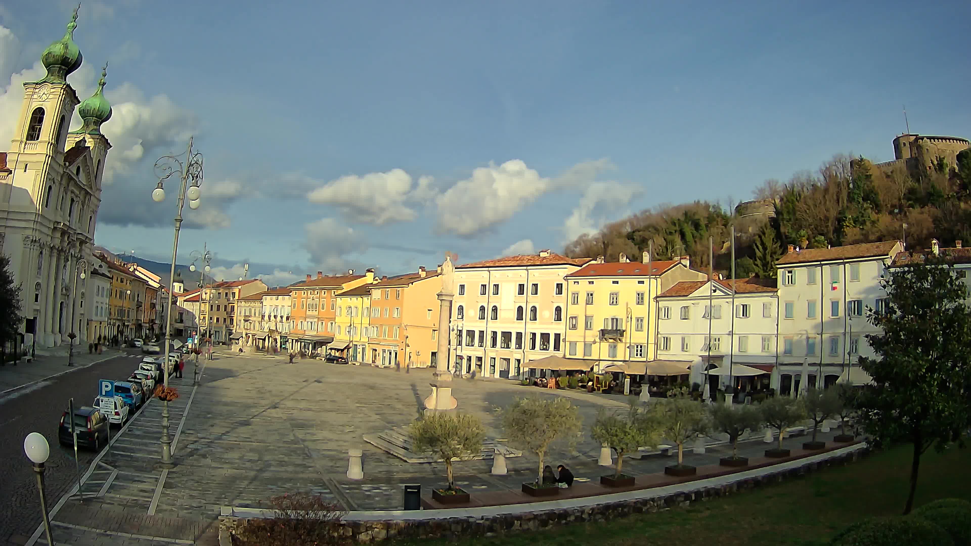 Kamera Gorica Travnik in cerkev sv. Ignacija