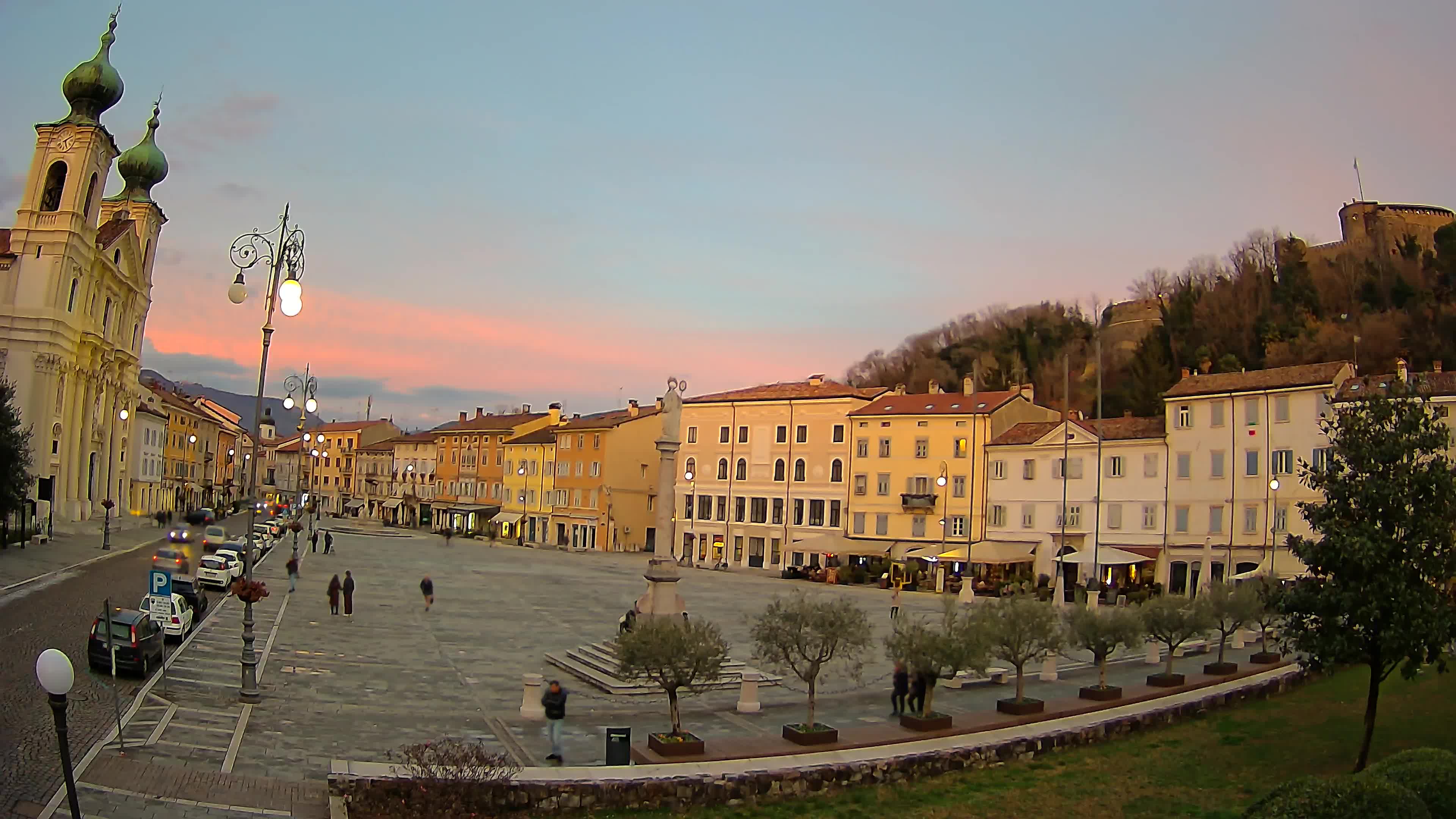 Kamera Gorica Travnik in cerkev sv. Ignacija