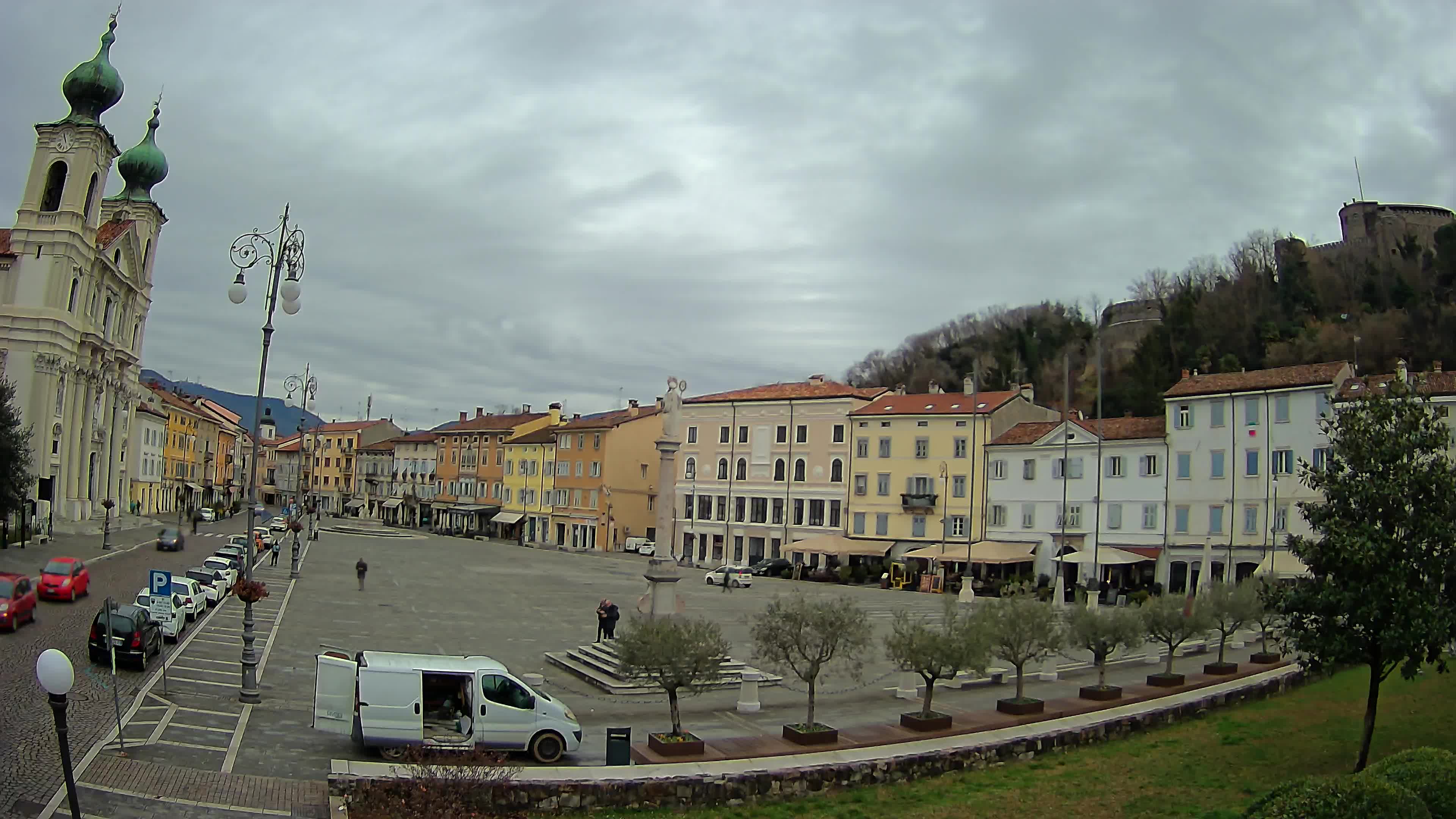Gorizia – Plaza Vittoria – iglesia de San Pedro. Ignacio