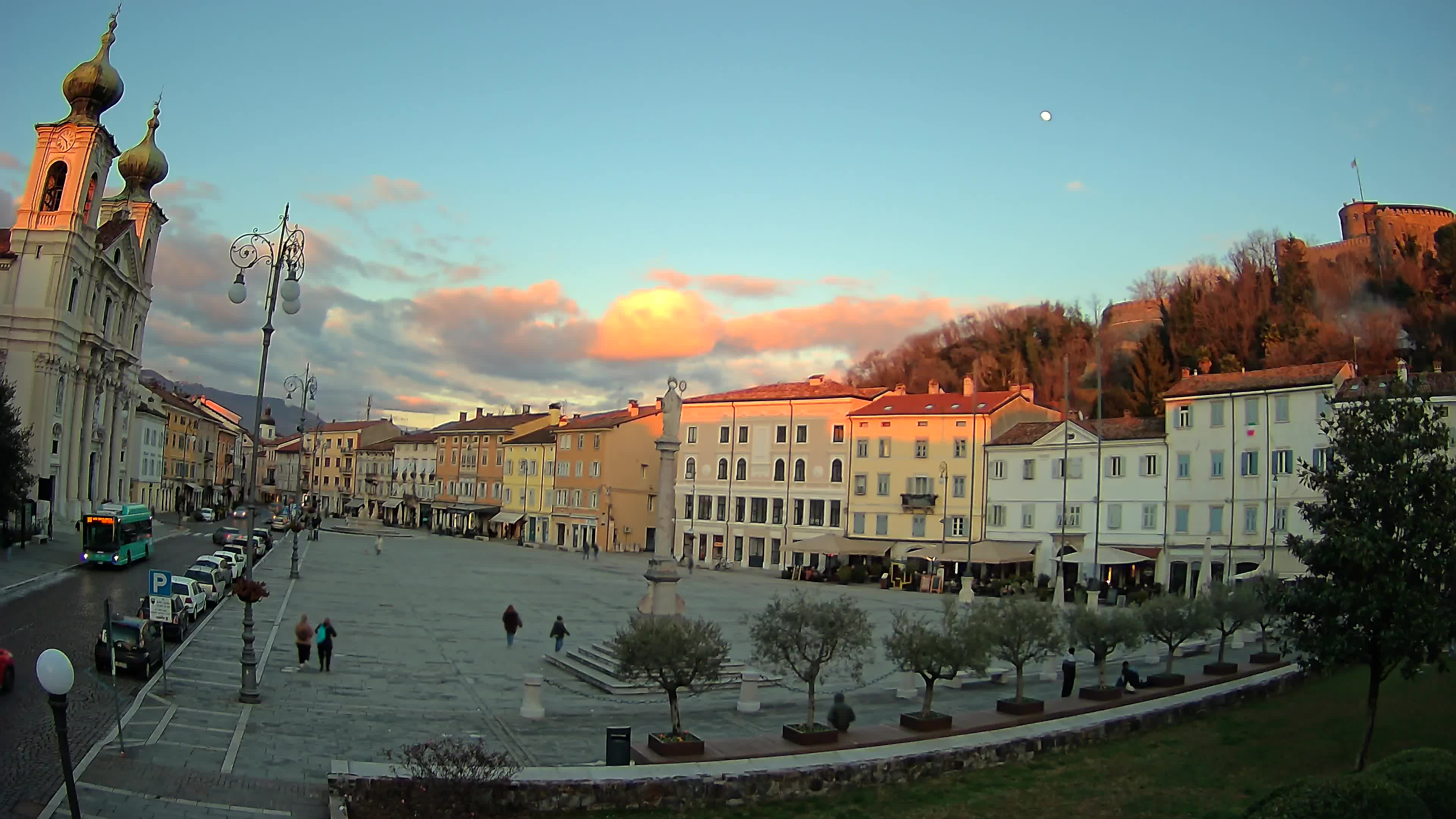 Gorizia Piazza della Vittoria e chiesa di S. Ignazio